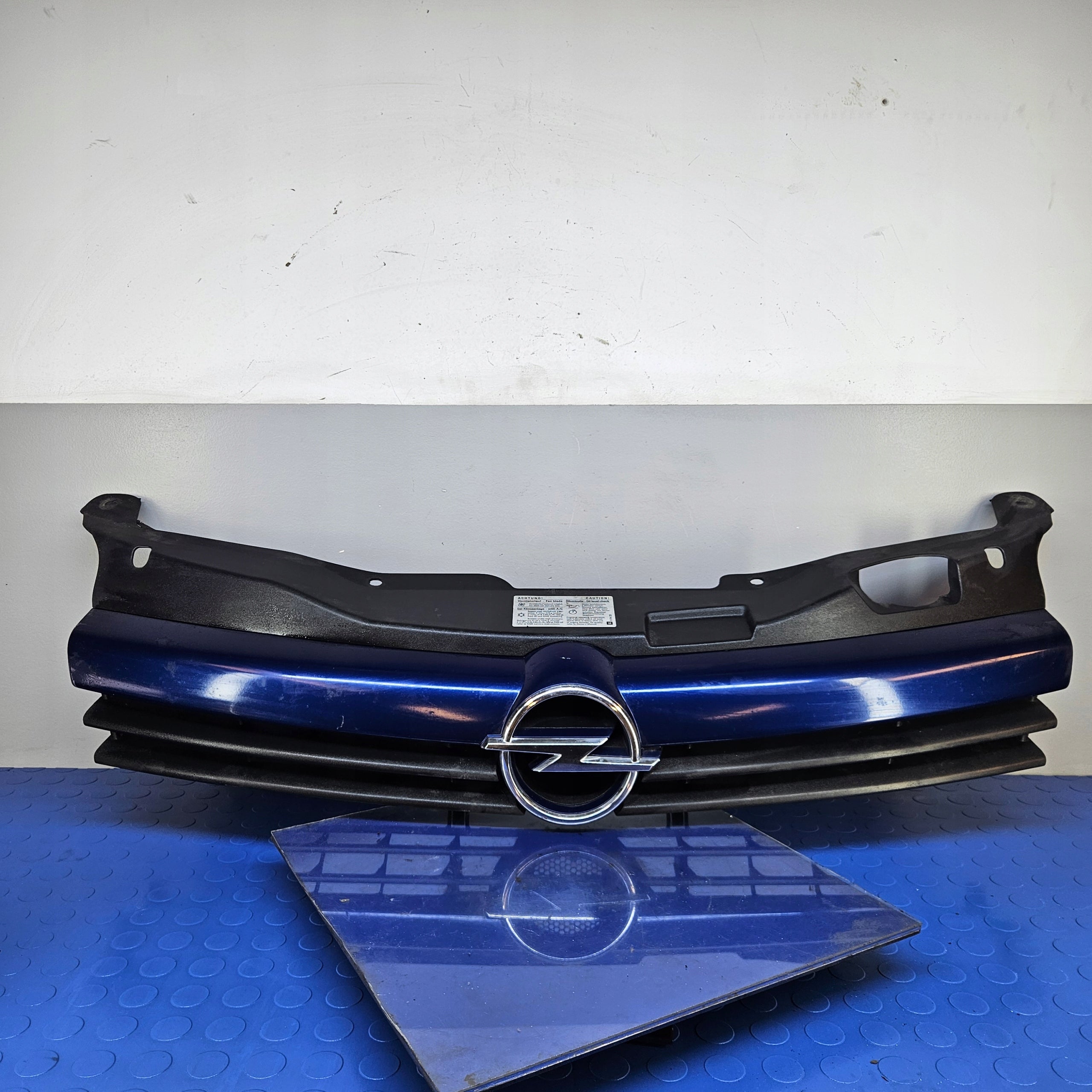  Kühlergrill Opel H 1 E L ASTRA G FRONTGRILL 13108463 Kühlergitter product image