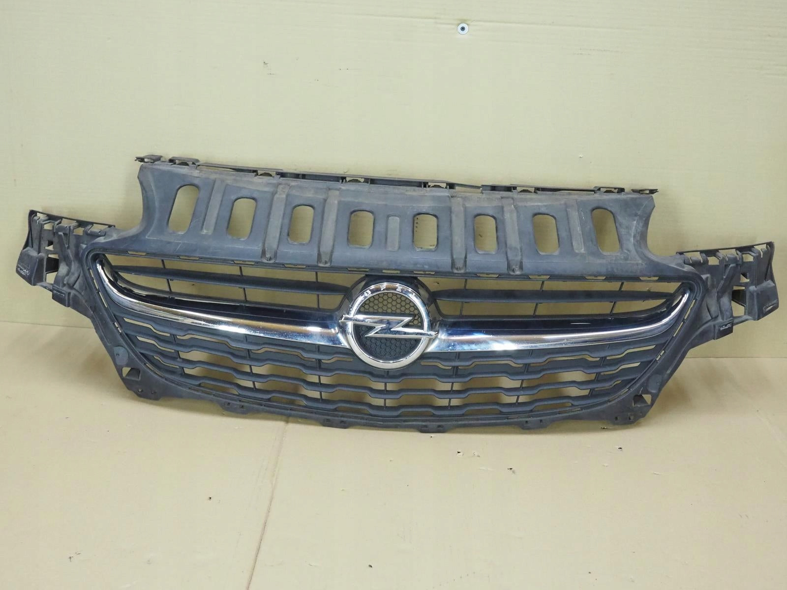  Radiator grille Opel H CORSA EDKLG FRONTGRILL 39003576 Radiator grille  product image