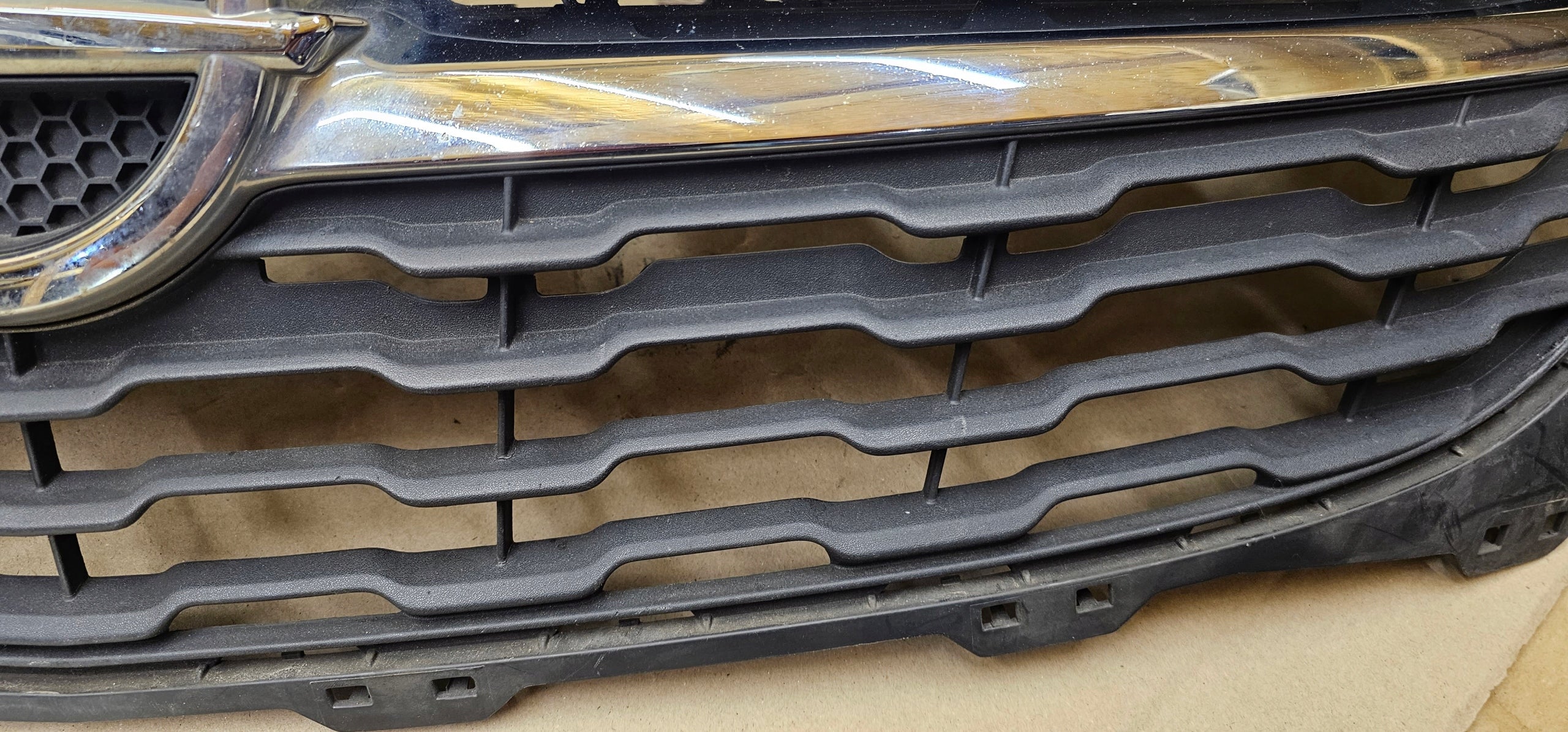 Kühlergrill Opel H CORSA E D K L G FRONTGRILL 39003576 Kühlergitter