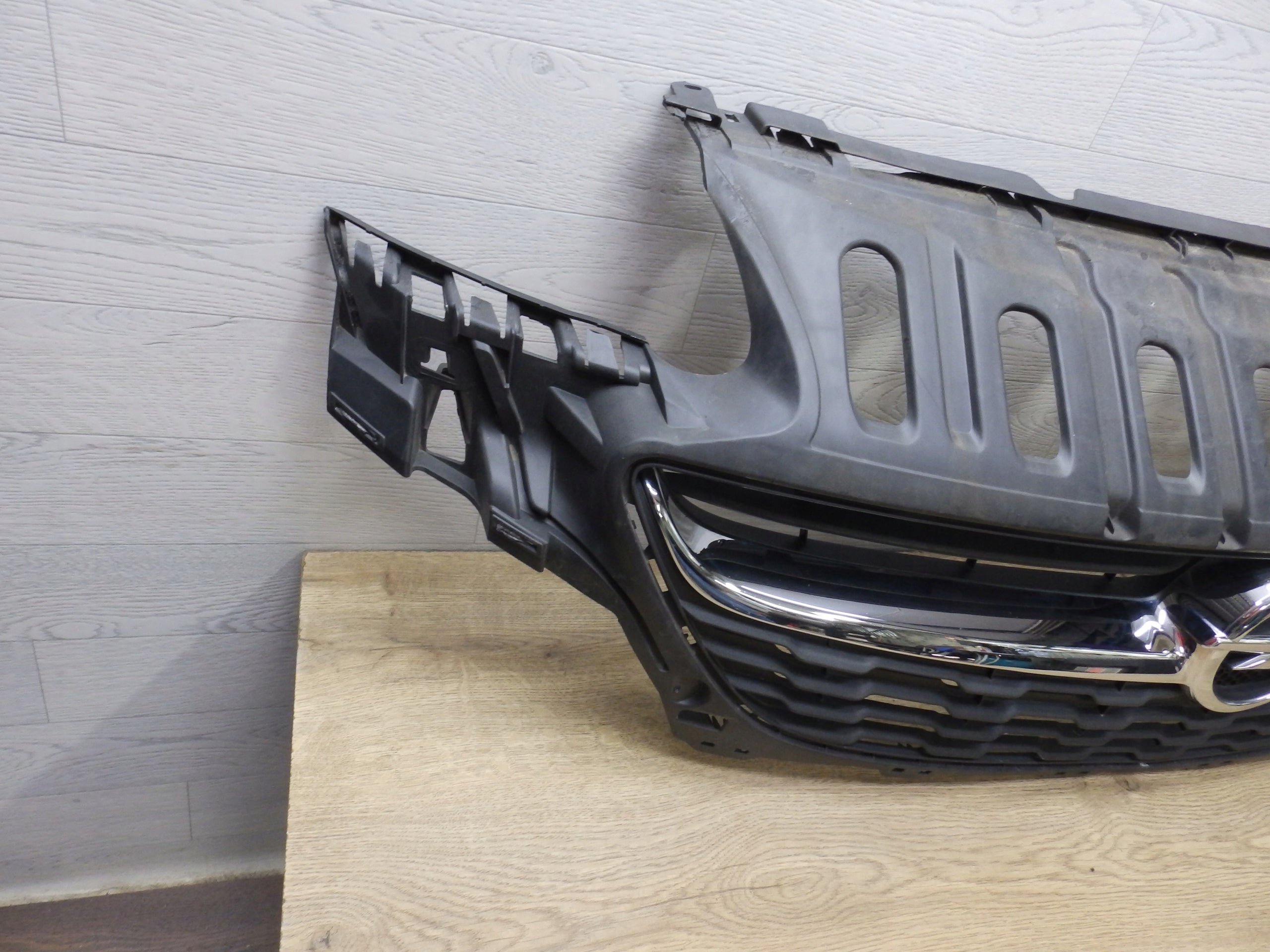 Kühlergrill Opel H 1 CORSA E D L G FRONTGRILL 39003576 Kühlergitter