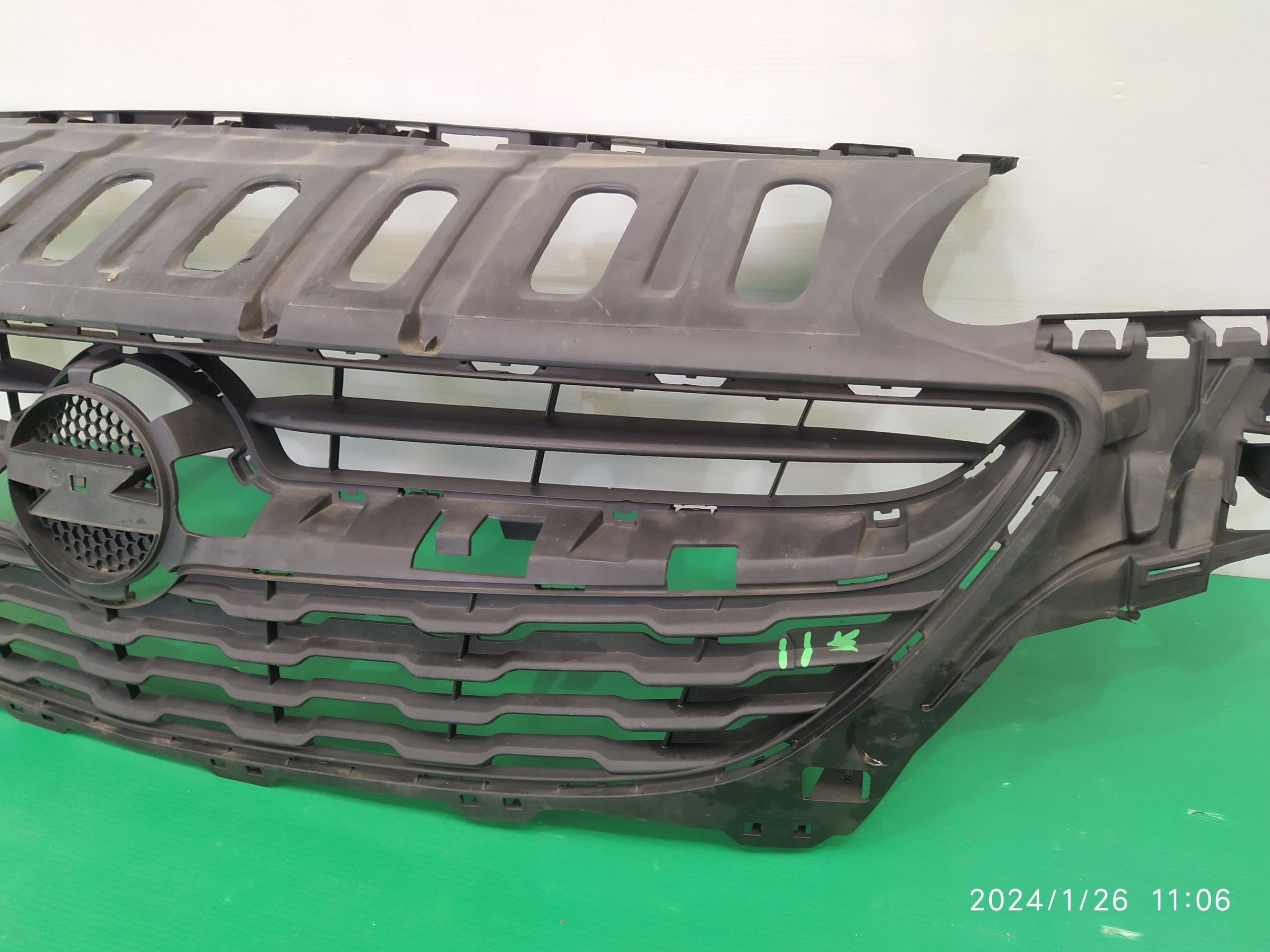 Kühlergrill Opel CORSA E L G 1 FRONTGRILL 39003576 Kühlergitter