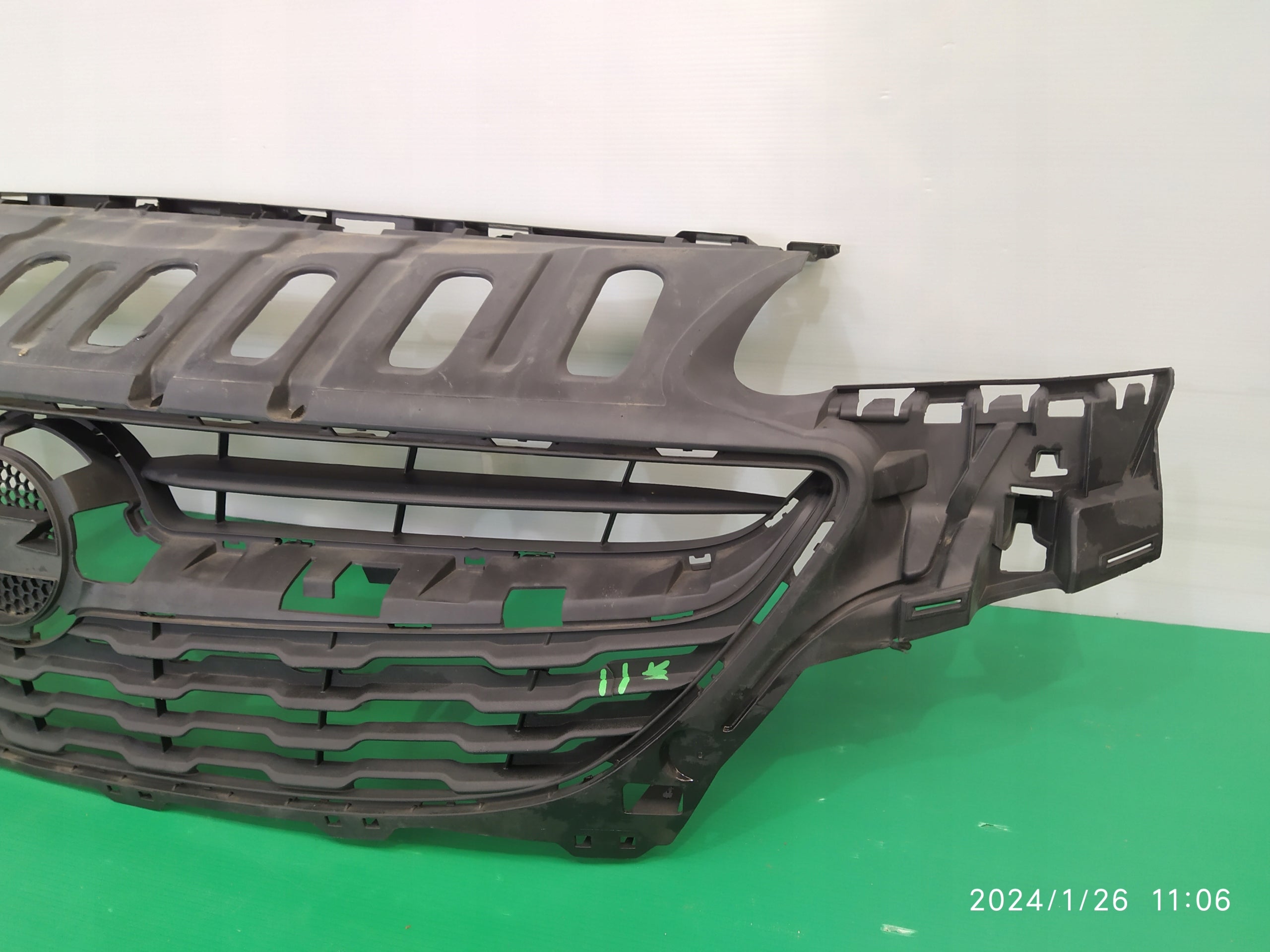 Kühlergrill Opel CORSA E L G 1 FRONTGRILL 39003576 Kühlergitter