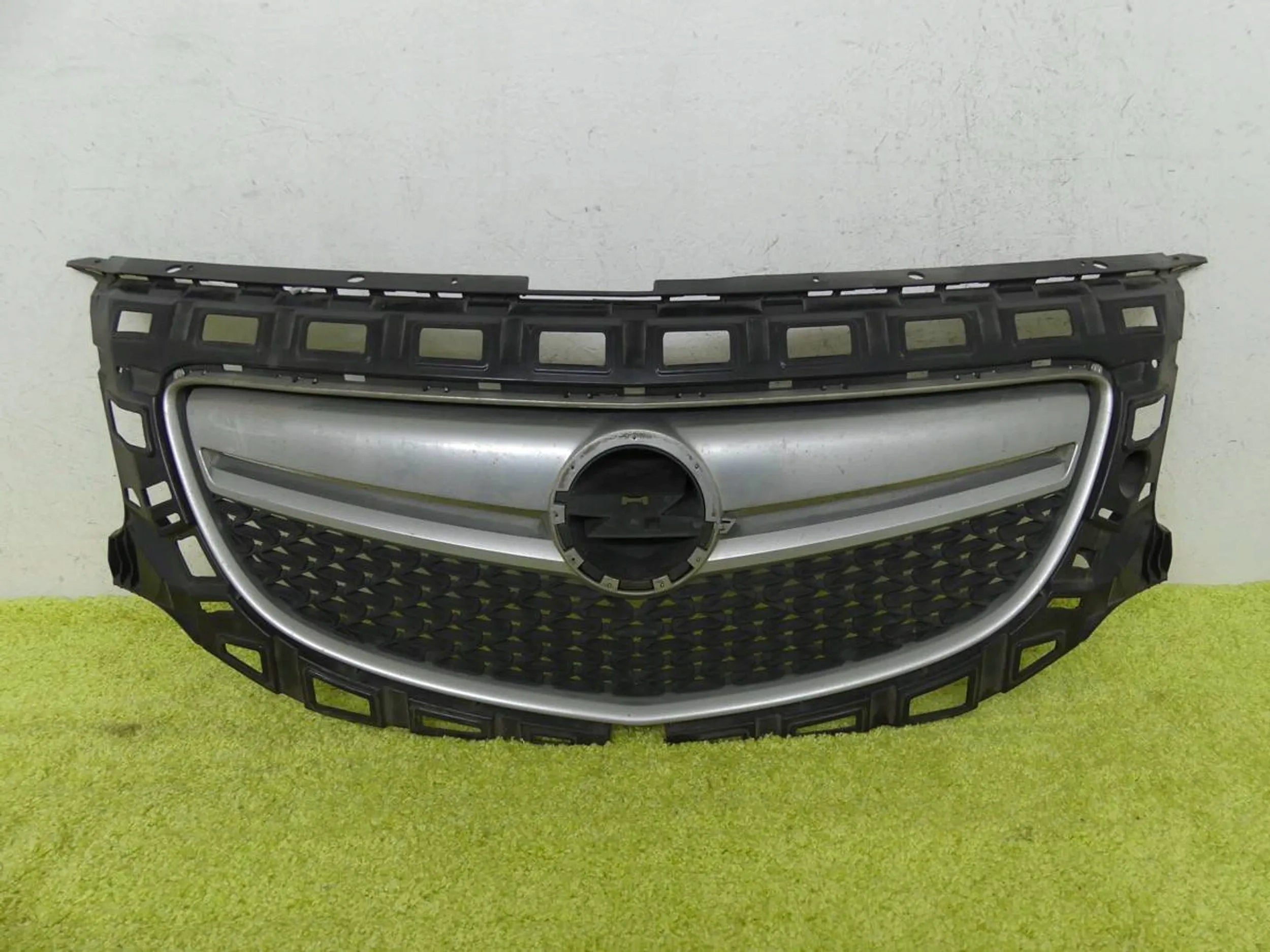  Radiator grille Opel ECL INSIGNIA 1 I FRONTGRILL 13267852 Radiator grille  product image