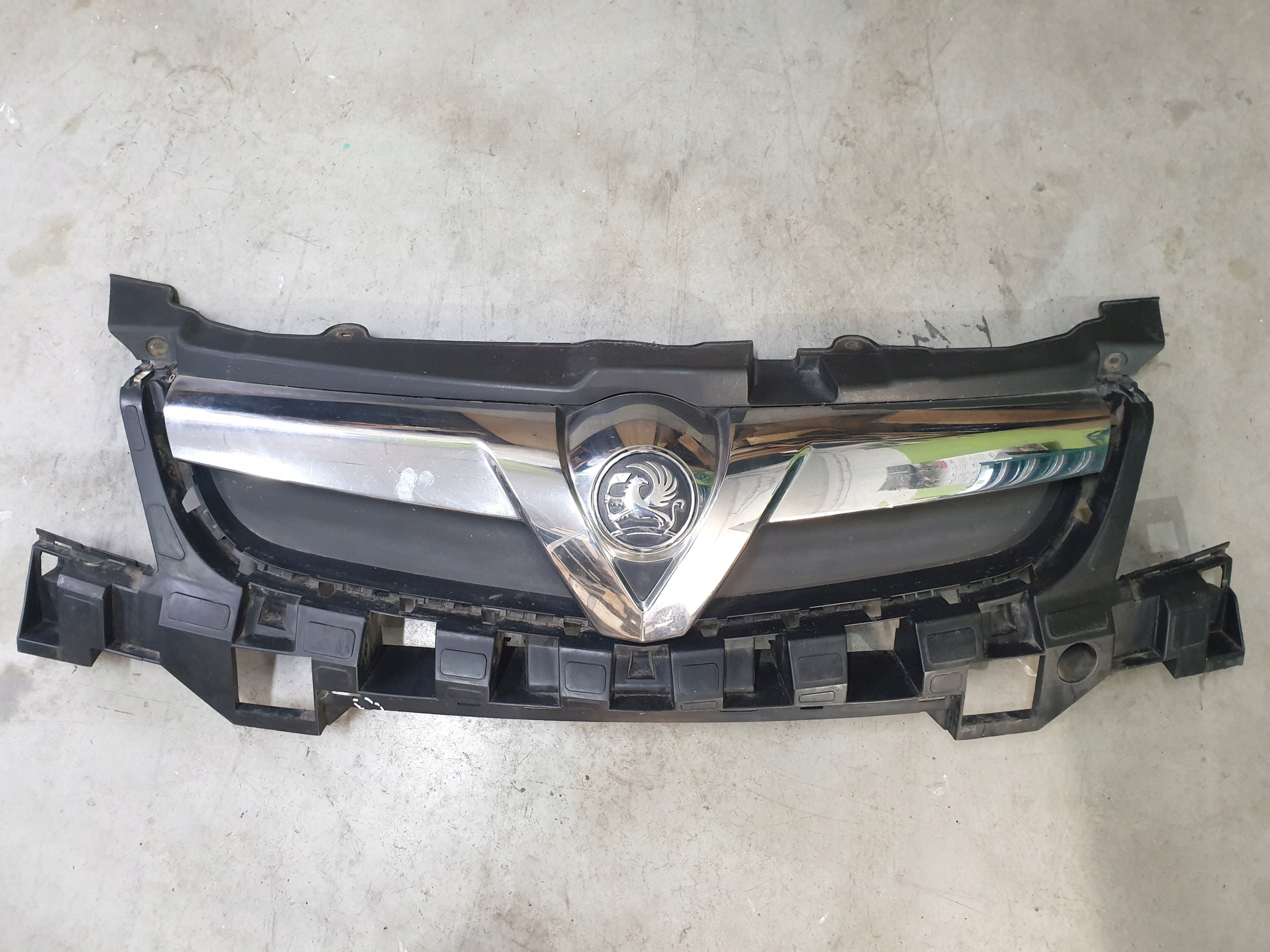  Kühlergrill Opel H 1 F VECTRA L G FRONTGRILL 13260028 Kühlergitter product image