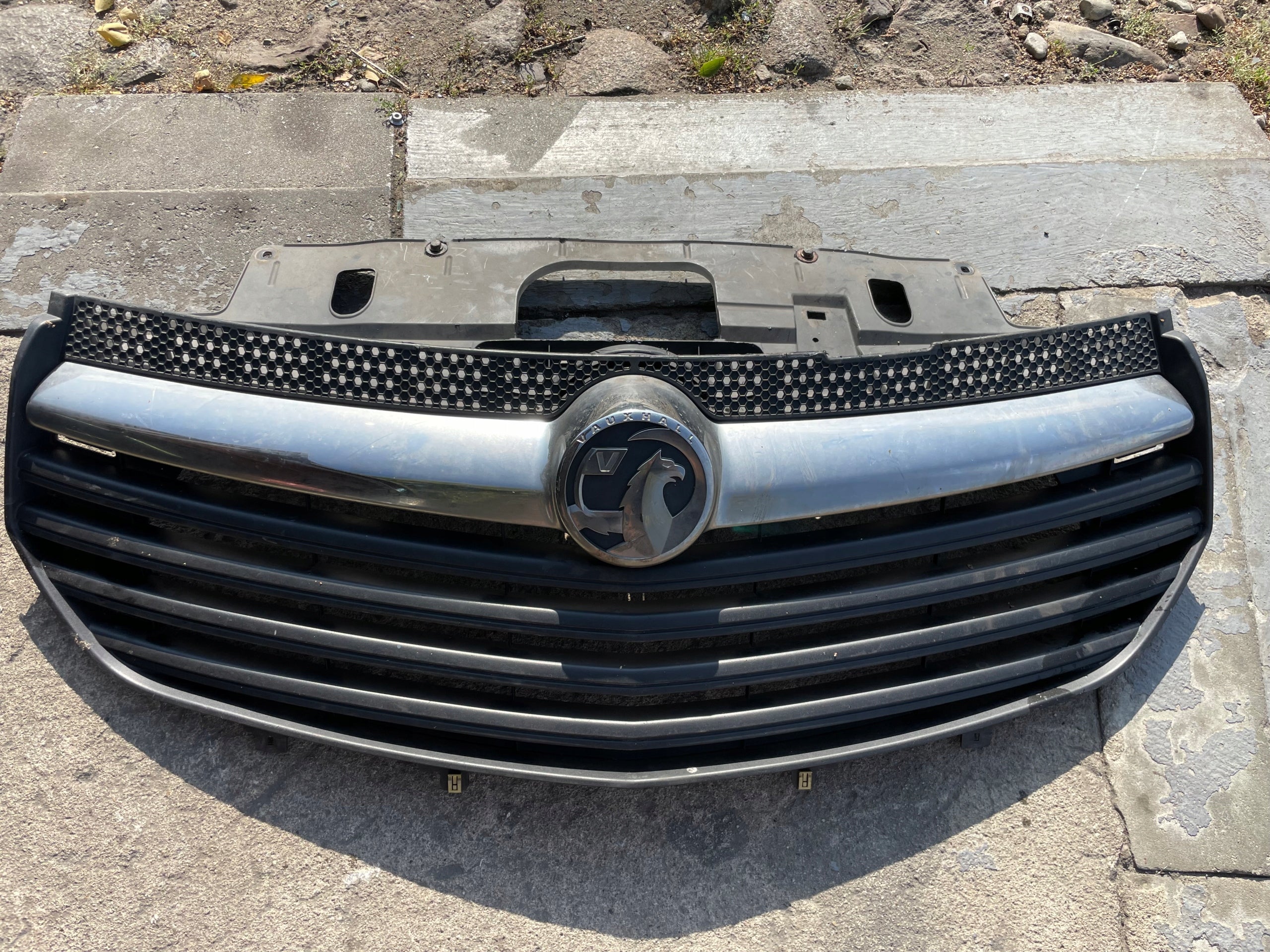 Kühlergrill Opel E D VIVARO B L G FRONTGRILL Kühlergitter