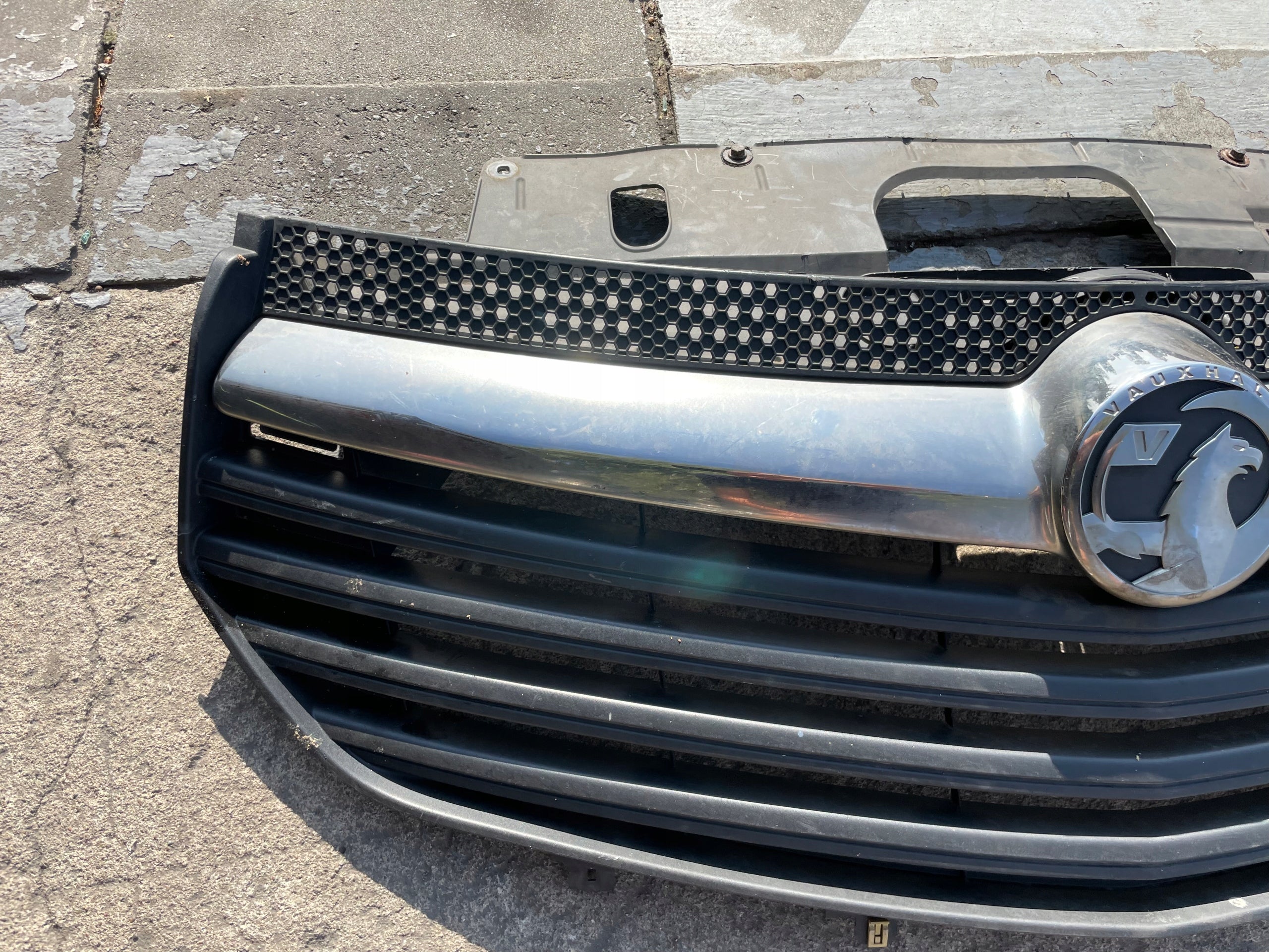 Kühlergrill Opel E D VIVARO B L G FRONTGRILL Kühlergitter