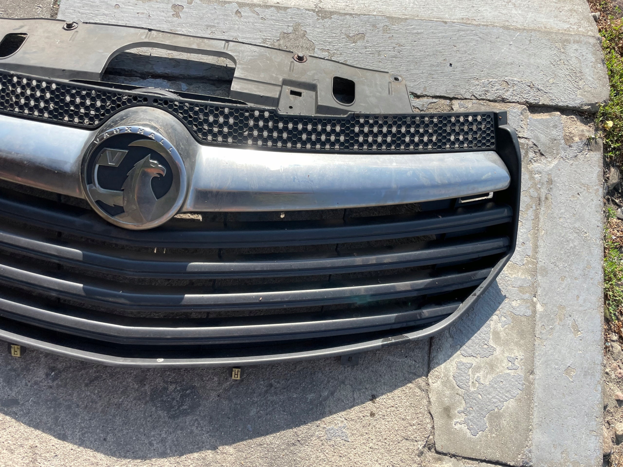 Kühlergrill Opel E D VIVARO B L G FRONTGRILL Kühlergitter