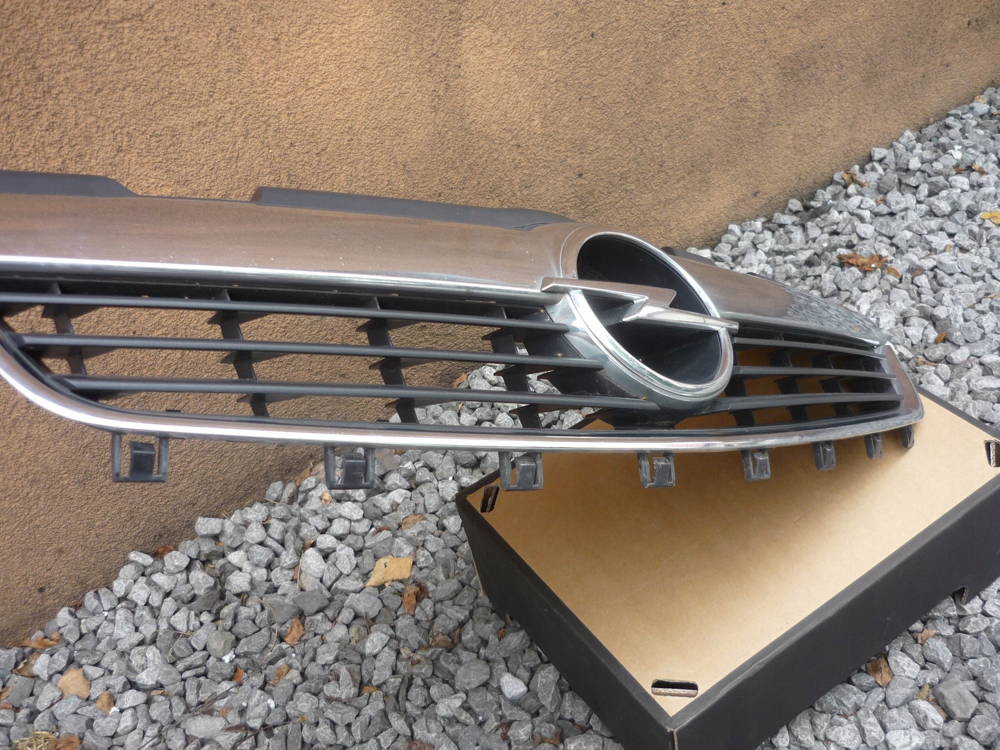 Kühlergrill Opel H E ZAFIRA C D B L G FRONTGRILL 13136136 Kühlergitter