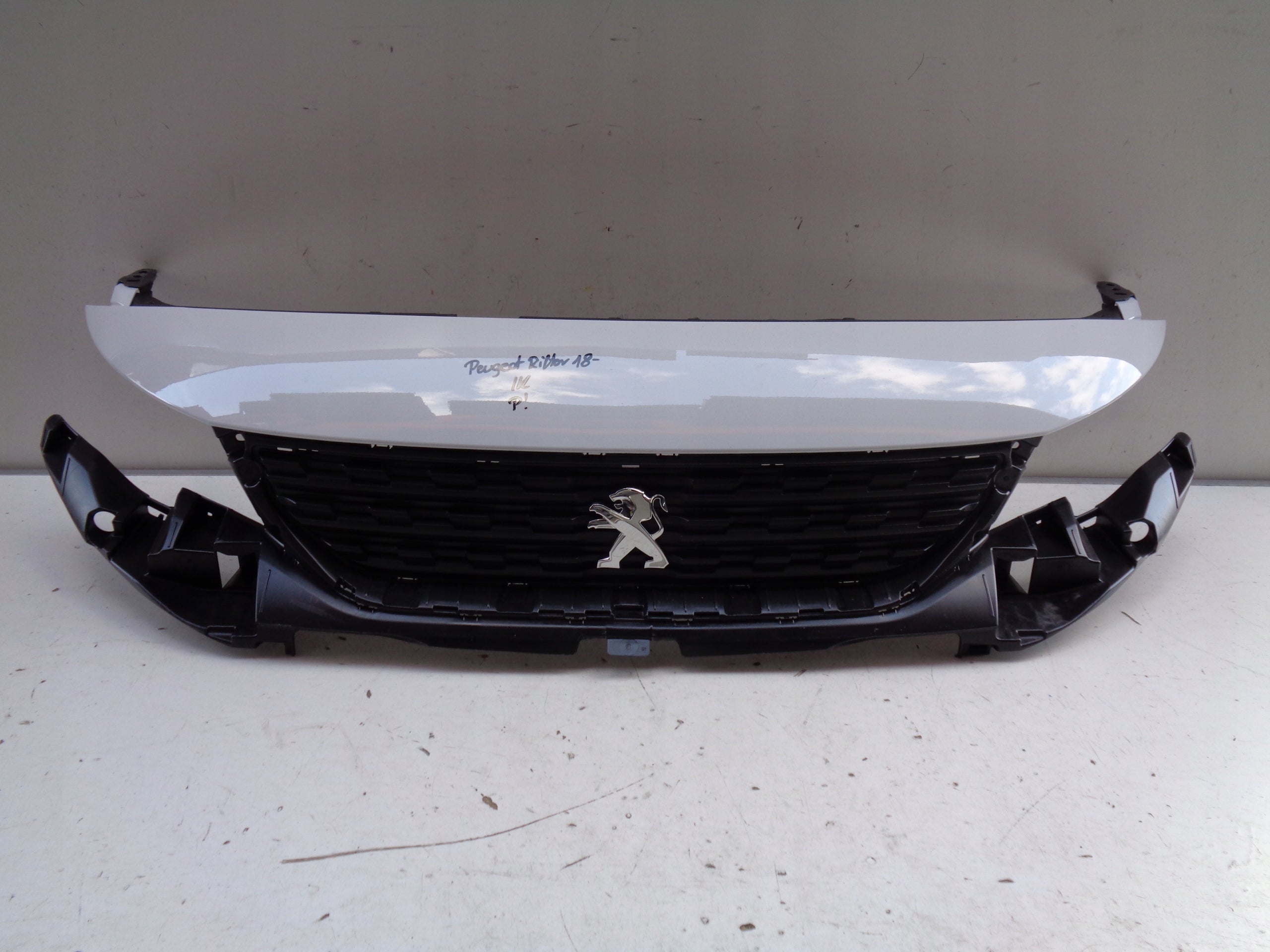 Kühlergrill Peugeot PEUGEOT RIFTER FRONTGRILL Kühlergitter