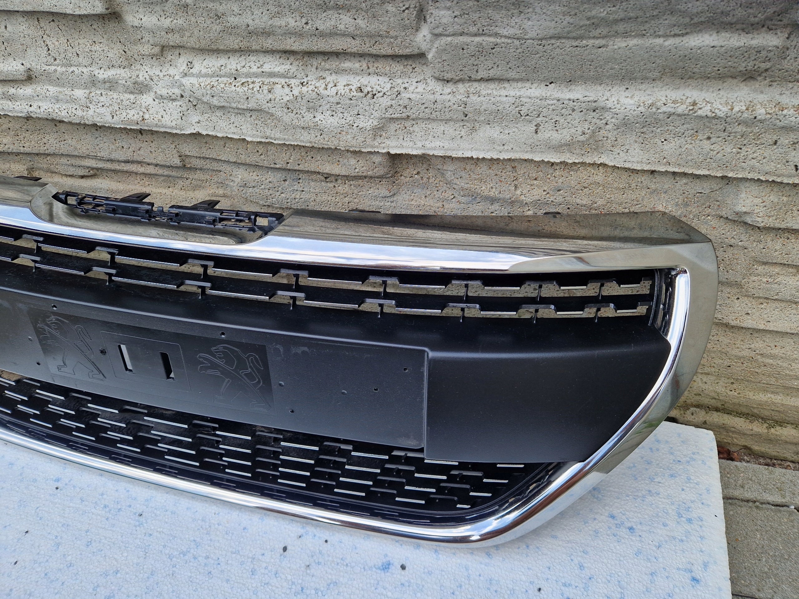 Kühlergrill Peugeot PEUGEOT 208 FRONTGRILL 9810535677 Kühlergitter