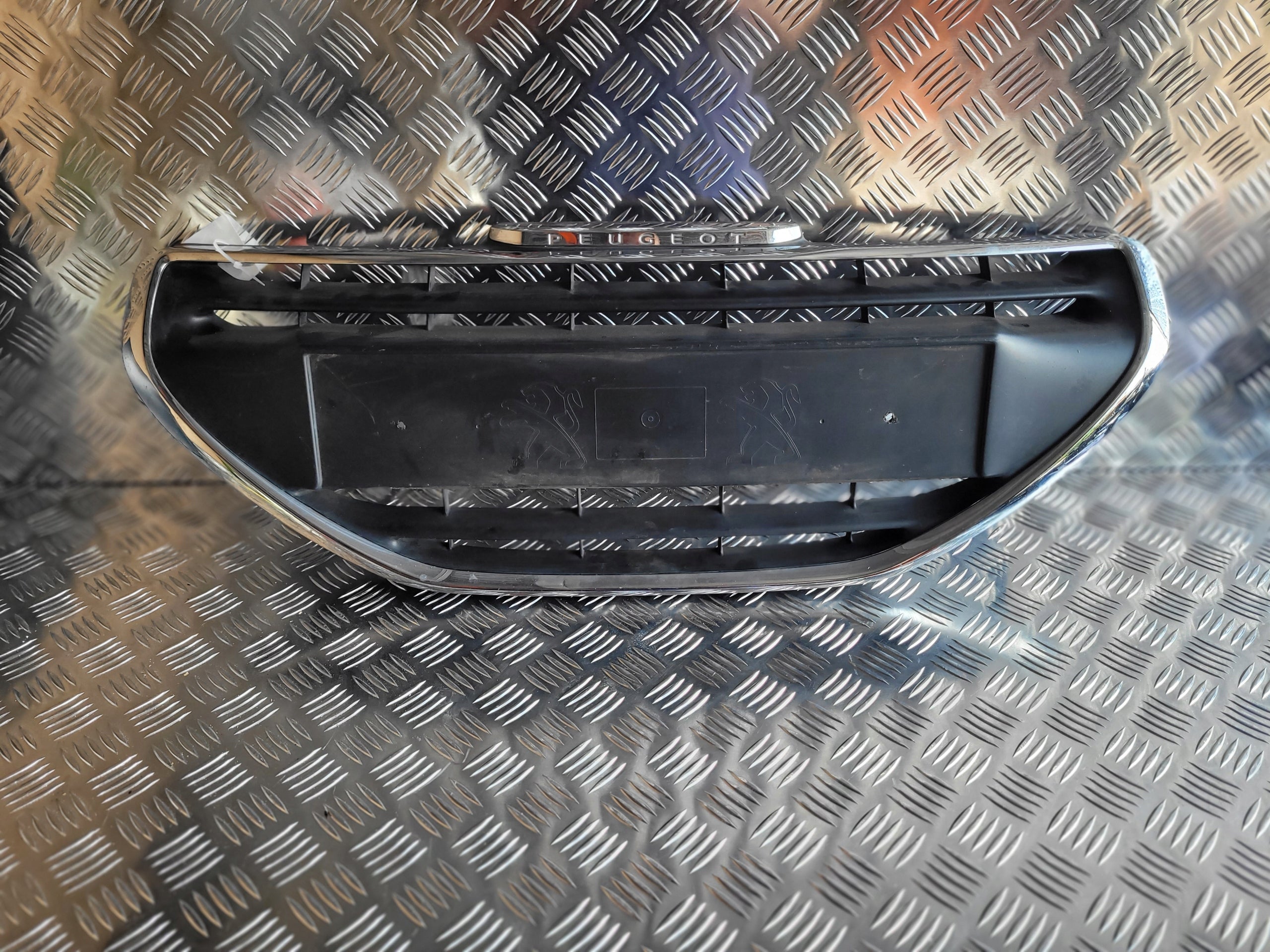 Kühlergrill Peugeot 208 I PEUGEOT 208 FRONTGRILL Kühlergitter