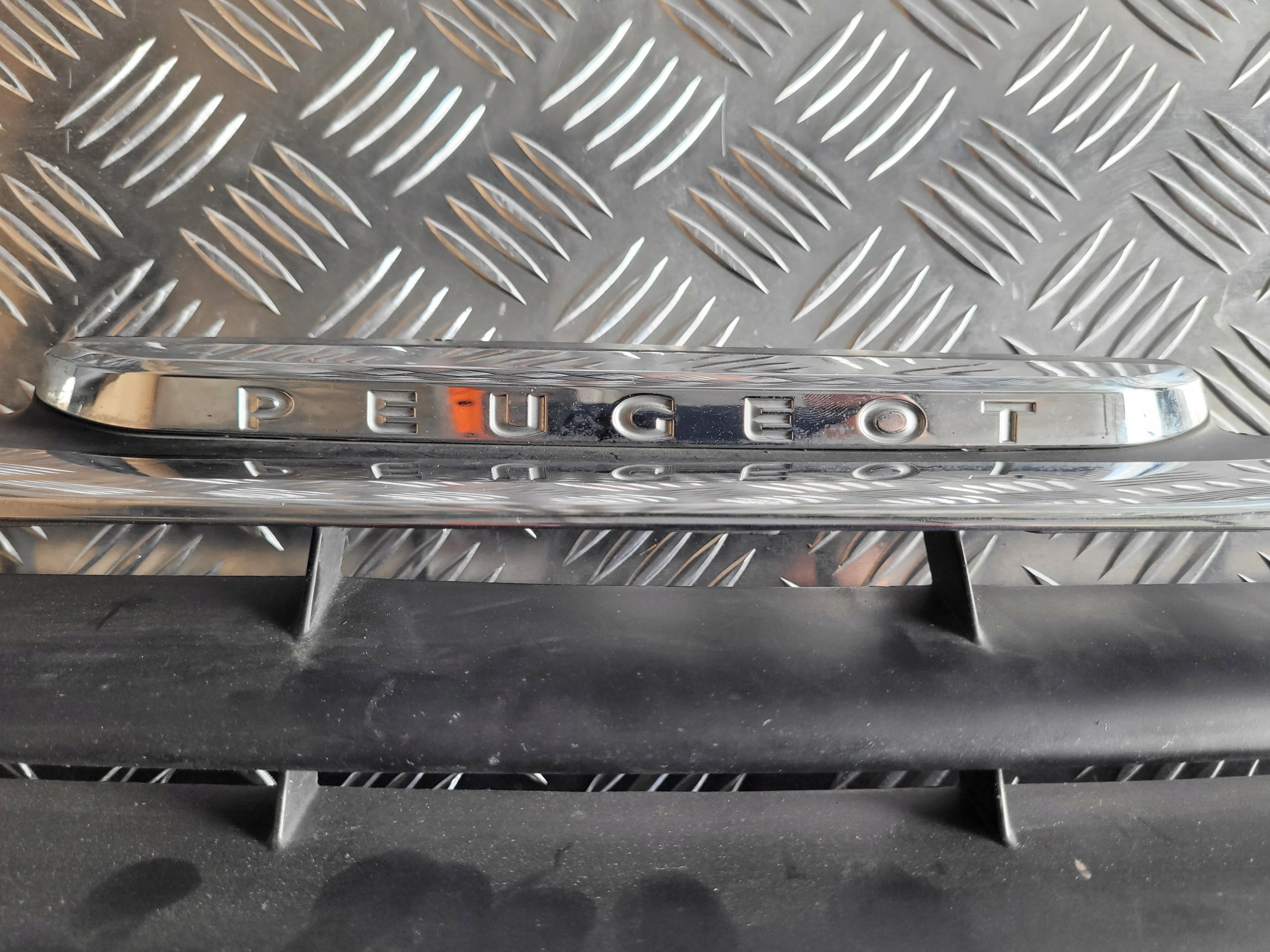 Kühlergrill Peugeot 208 I PEUGEOT 208 FRONTGRILL Kühlergitter