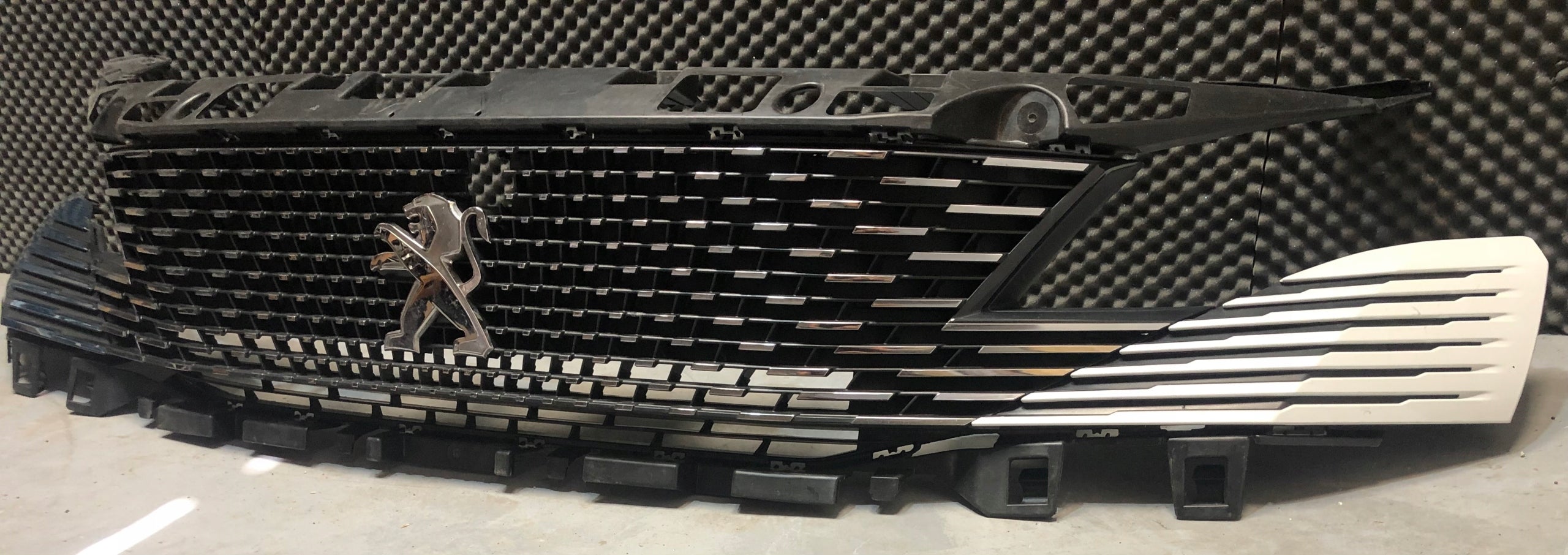 Kühlergrill Peugeot 3008 II PEUGEOT 3008 I FRONTGRILL 9836828477 Kühlergitter