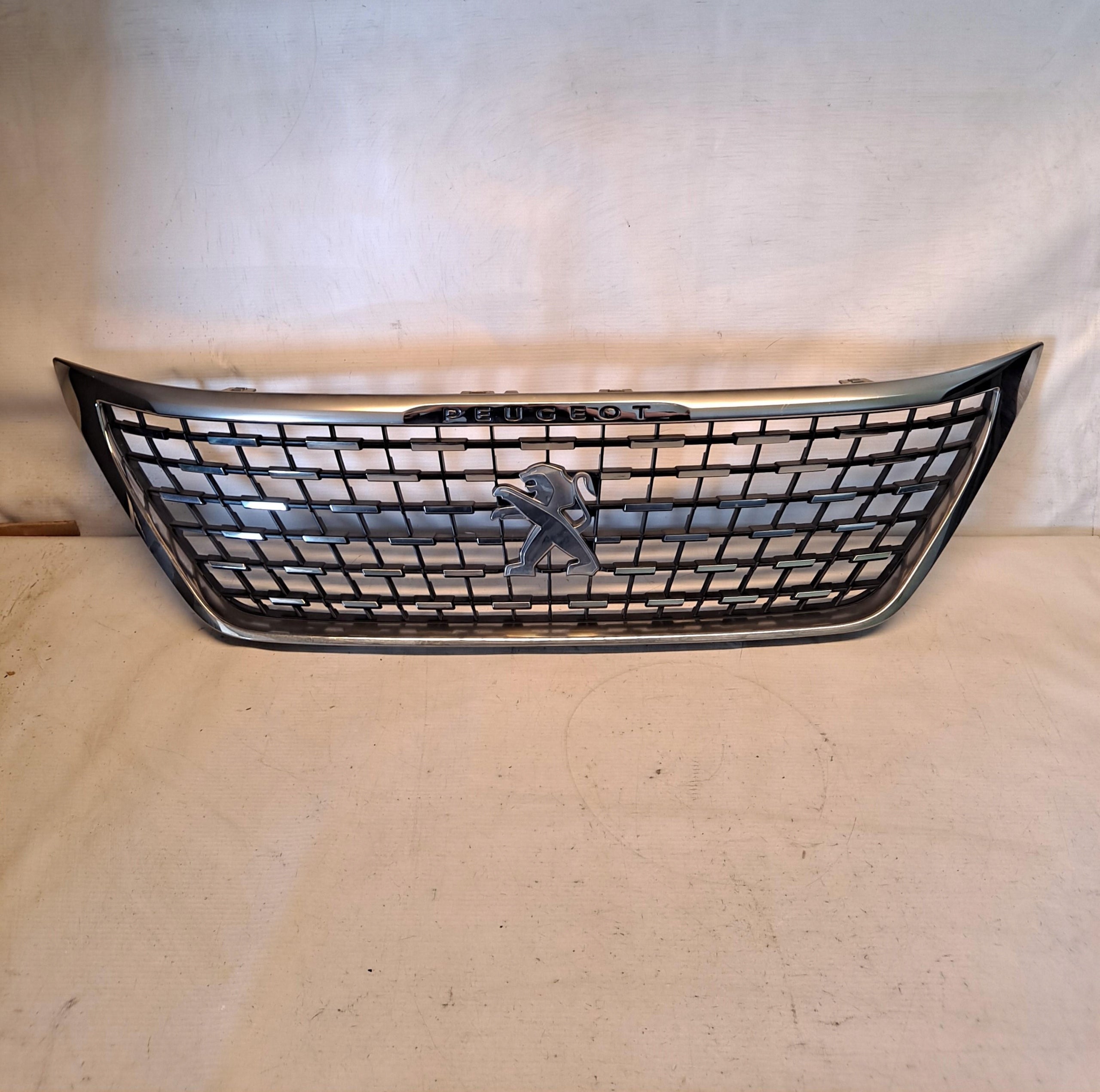 Peugeot 607 3008 II PEUGEOT 3008 I FRONTGRILL 9815336077