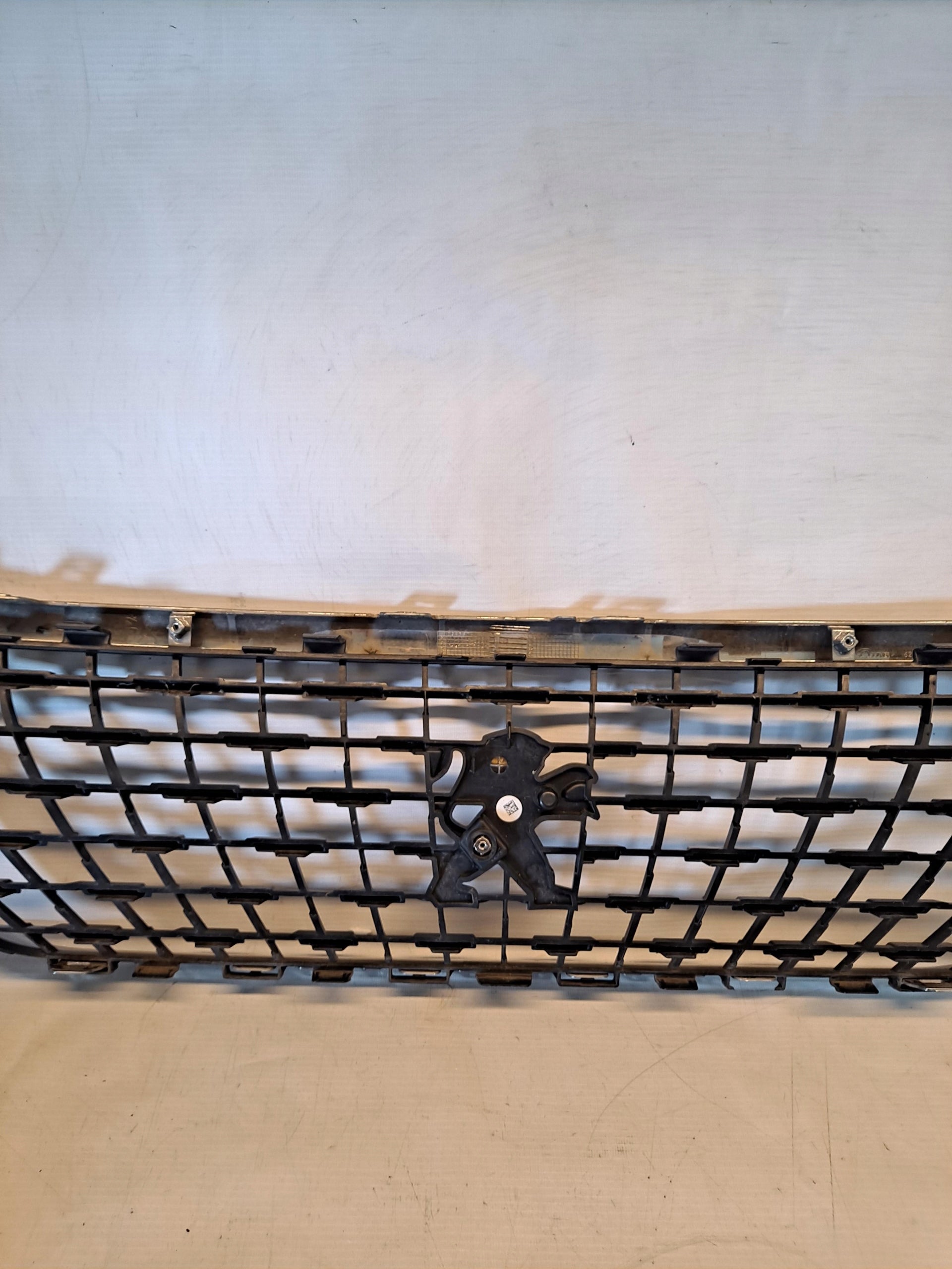 Peugeot 607 3008 II PEUGEOT 3008 I FRONTGRILL 9815336077