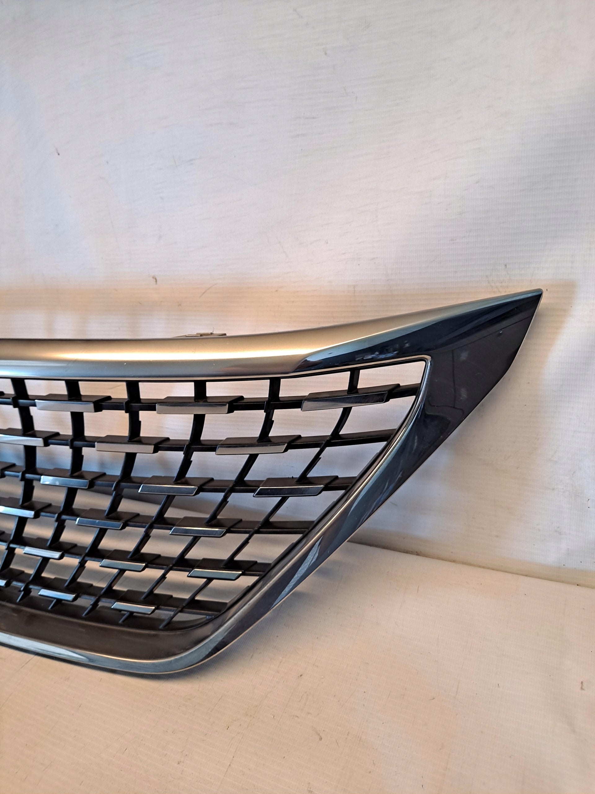 Peugeot 607 3008 II PEUGEOT 3008 I FRONTGRILL 9815336077