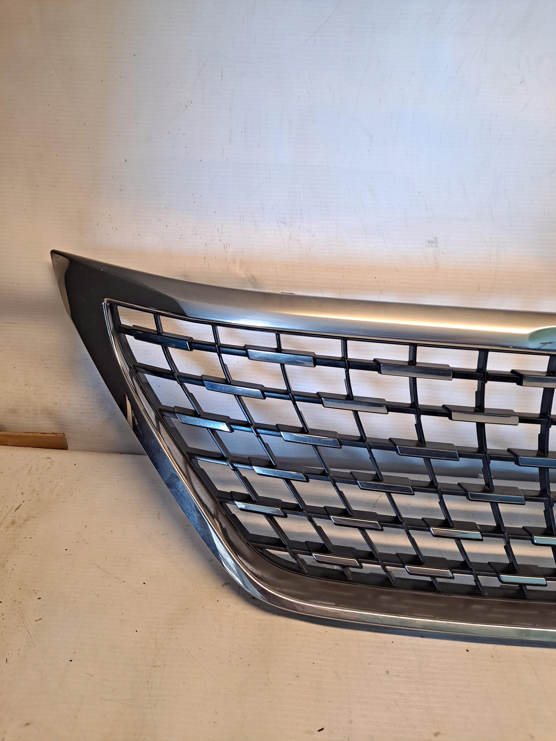 Peugeot 607 3008 II PEUGEOT 3008 I FRONTGRILL 9815336077