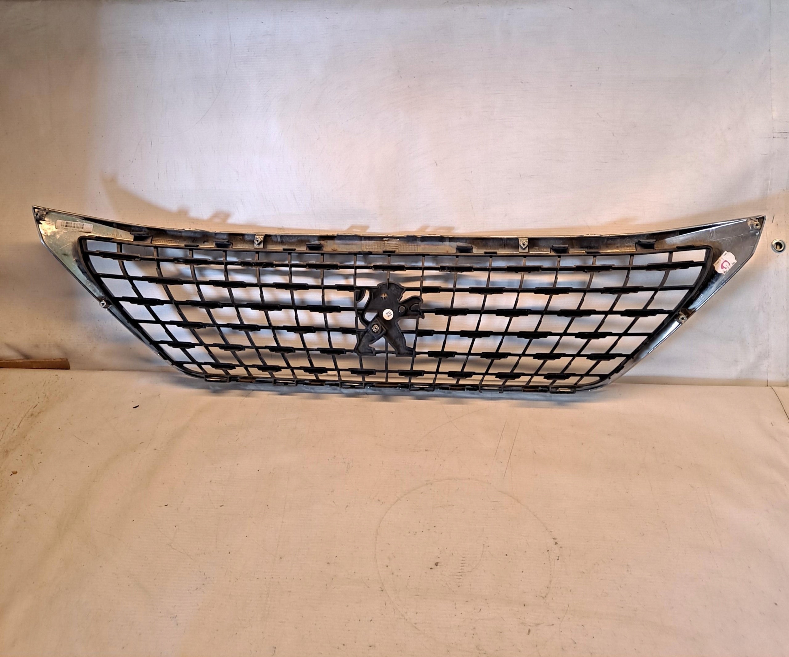 Peugeot 607 3008 II PEUGEOT 3008 I FRONTGRILL 9815336077