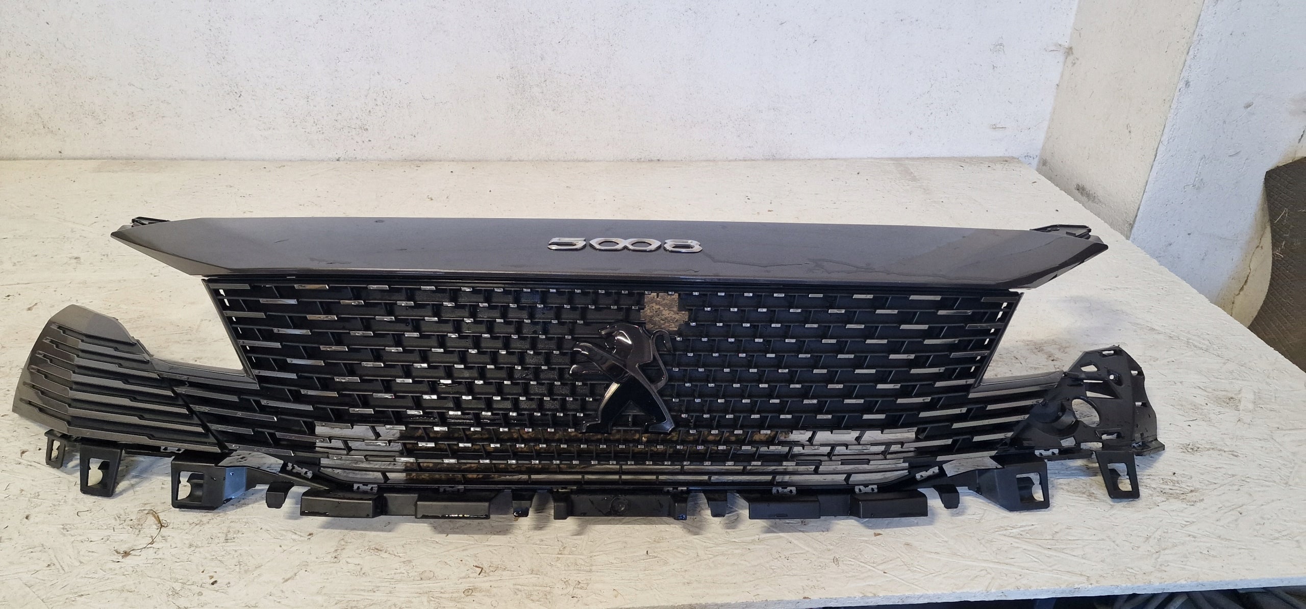 Kühlergrill Peugeot 3008 5008 FRONTGRILL 9836828477 Kühlergitter