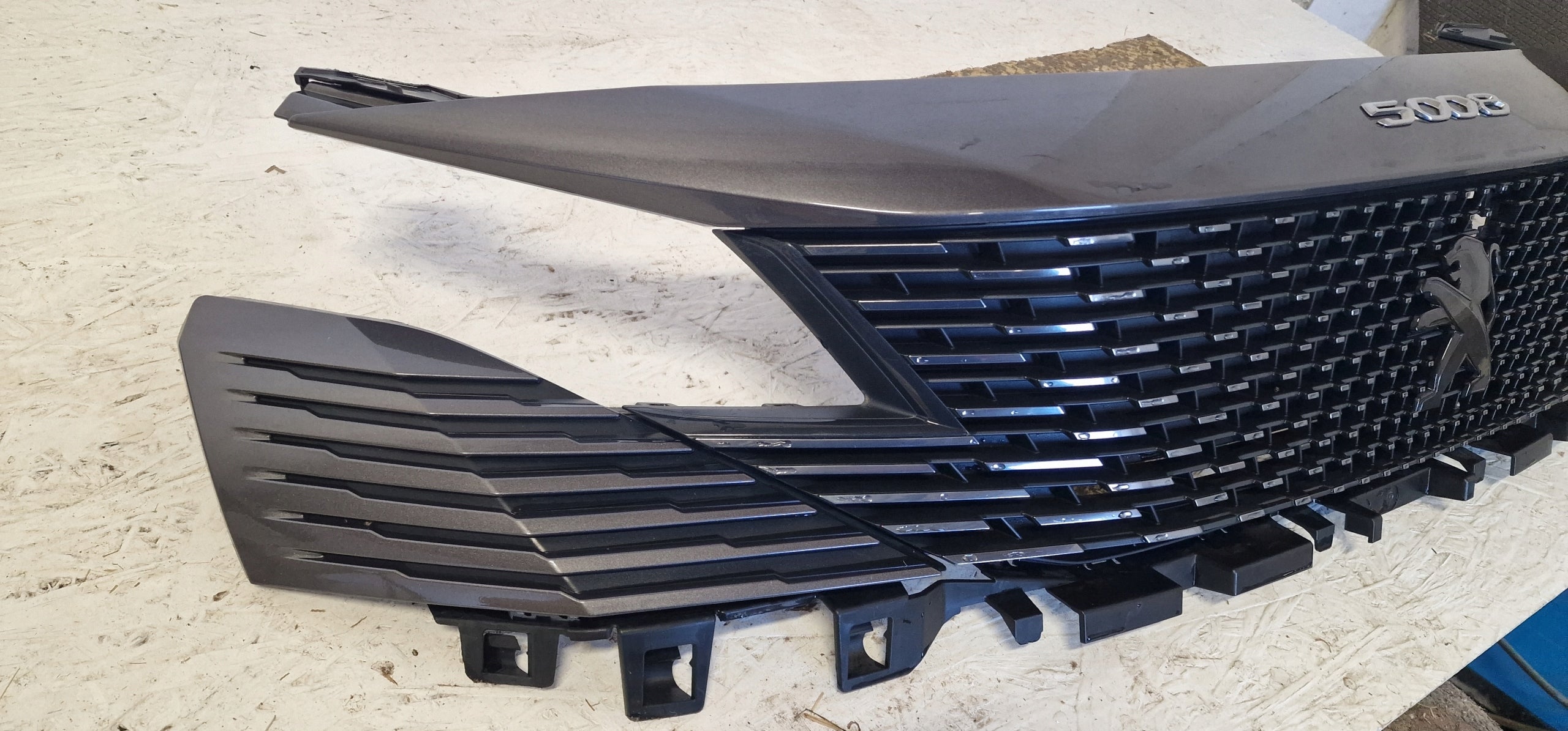 Kühlergrill Peugeot 3008 5008 FRONTGRILL 9836828477 Kühlergitter