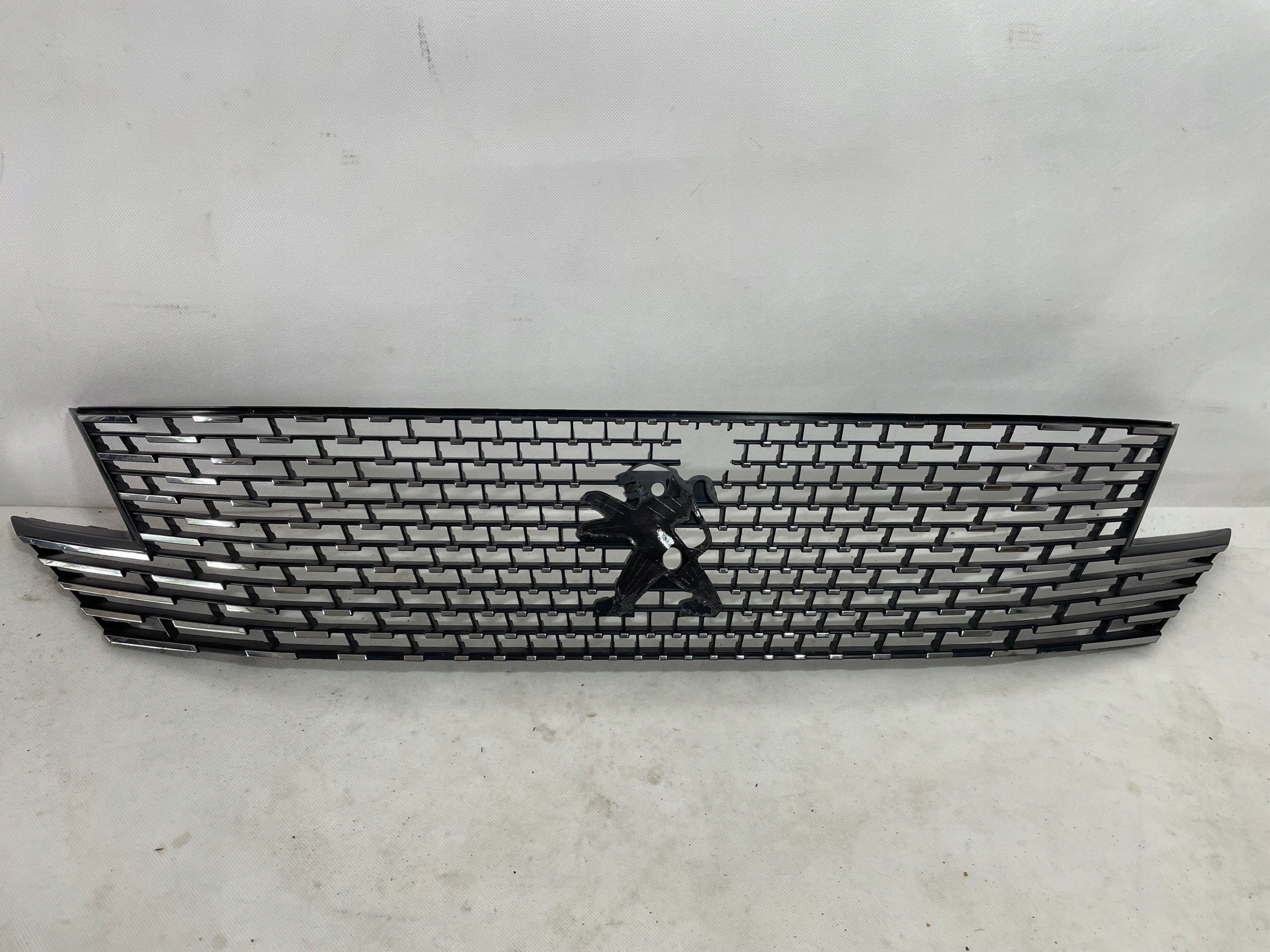 Peugeot 5008 II PEUGEOT 3008 I 3008 II FRONTGRILL 9836842277