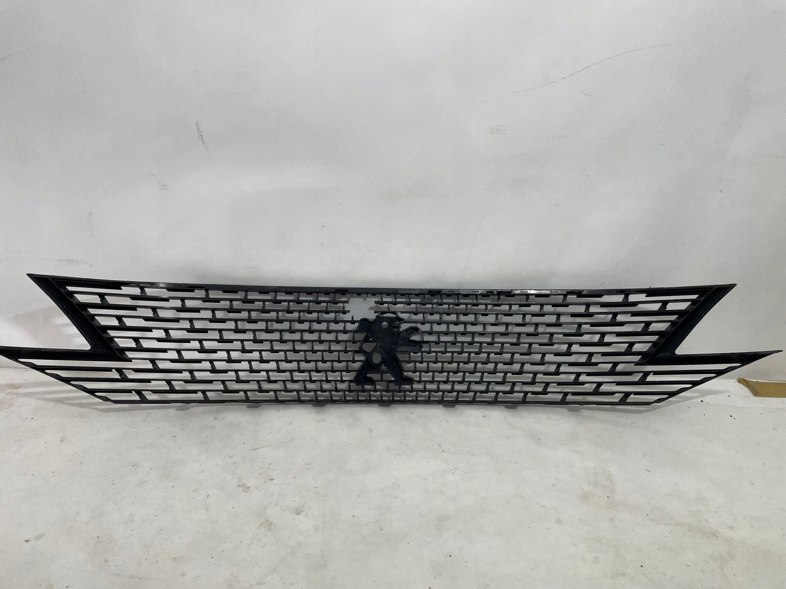 Peugeot 5008 II PEUGEOT 3008 I 3008 II FRONTGRILL 9836842277