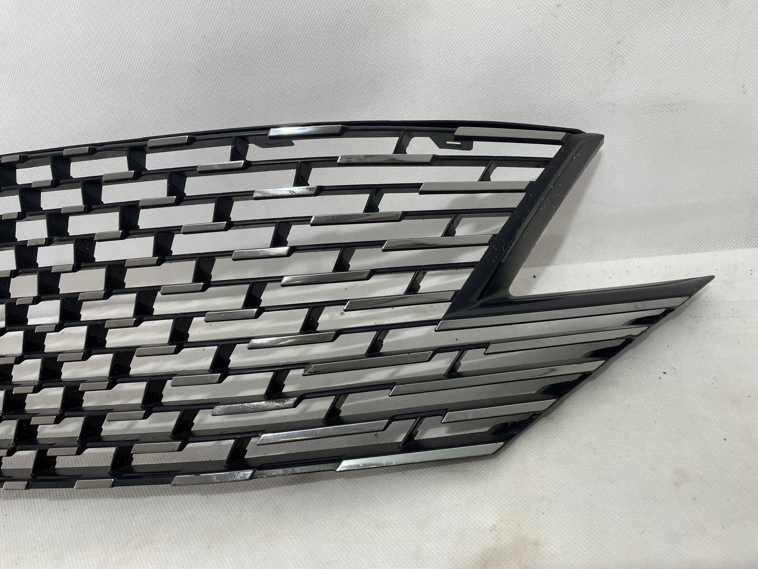 Peugeot 5008 II PEUGEOT 3008 I 3008 II FRONTGRILL 9836842277