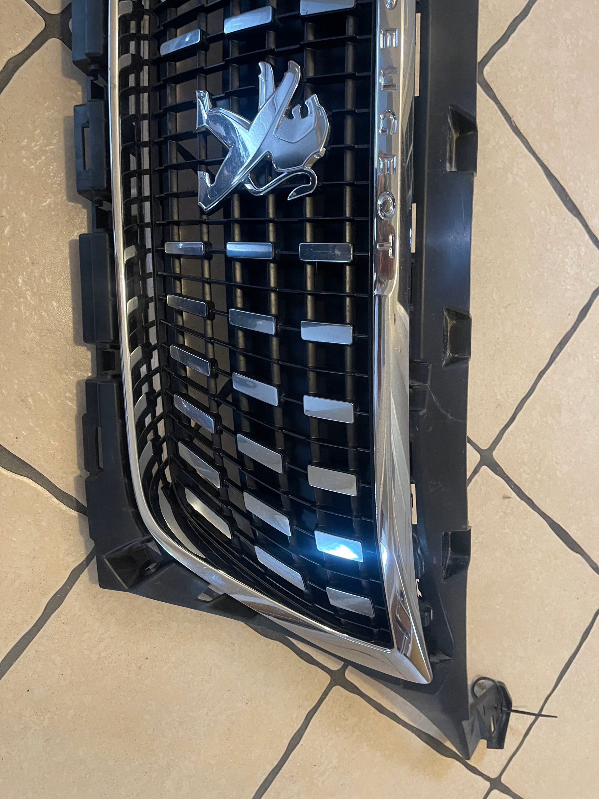 Kühlergrill Peugeot 5008 II 3008 FRONTGRILL Kühlergitter