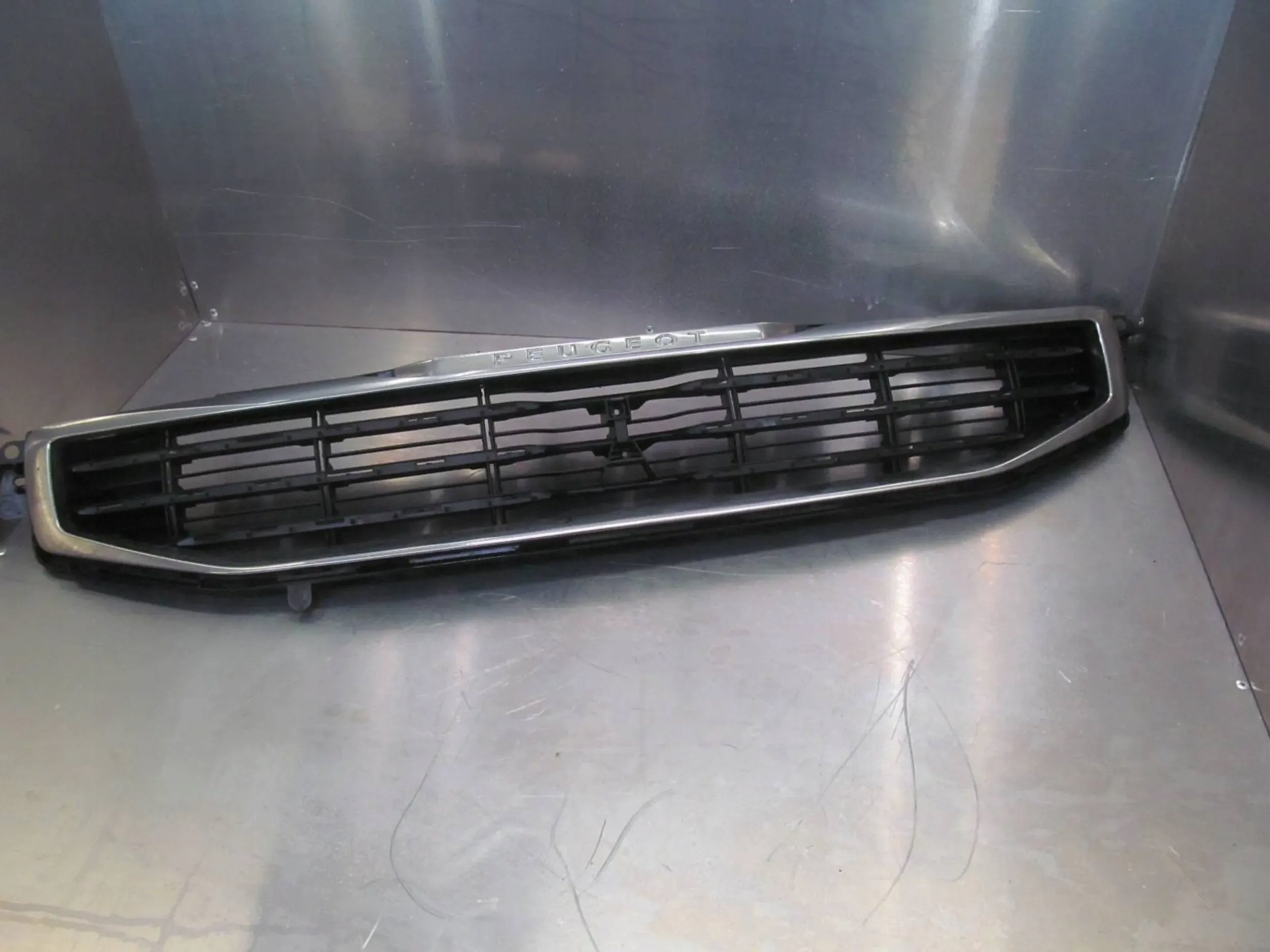 Kühlergrill Peugeot 404 PEUGEOT 508 FRONTGRILL 9807631077 Kühlergitter