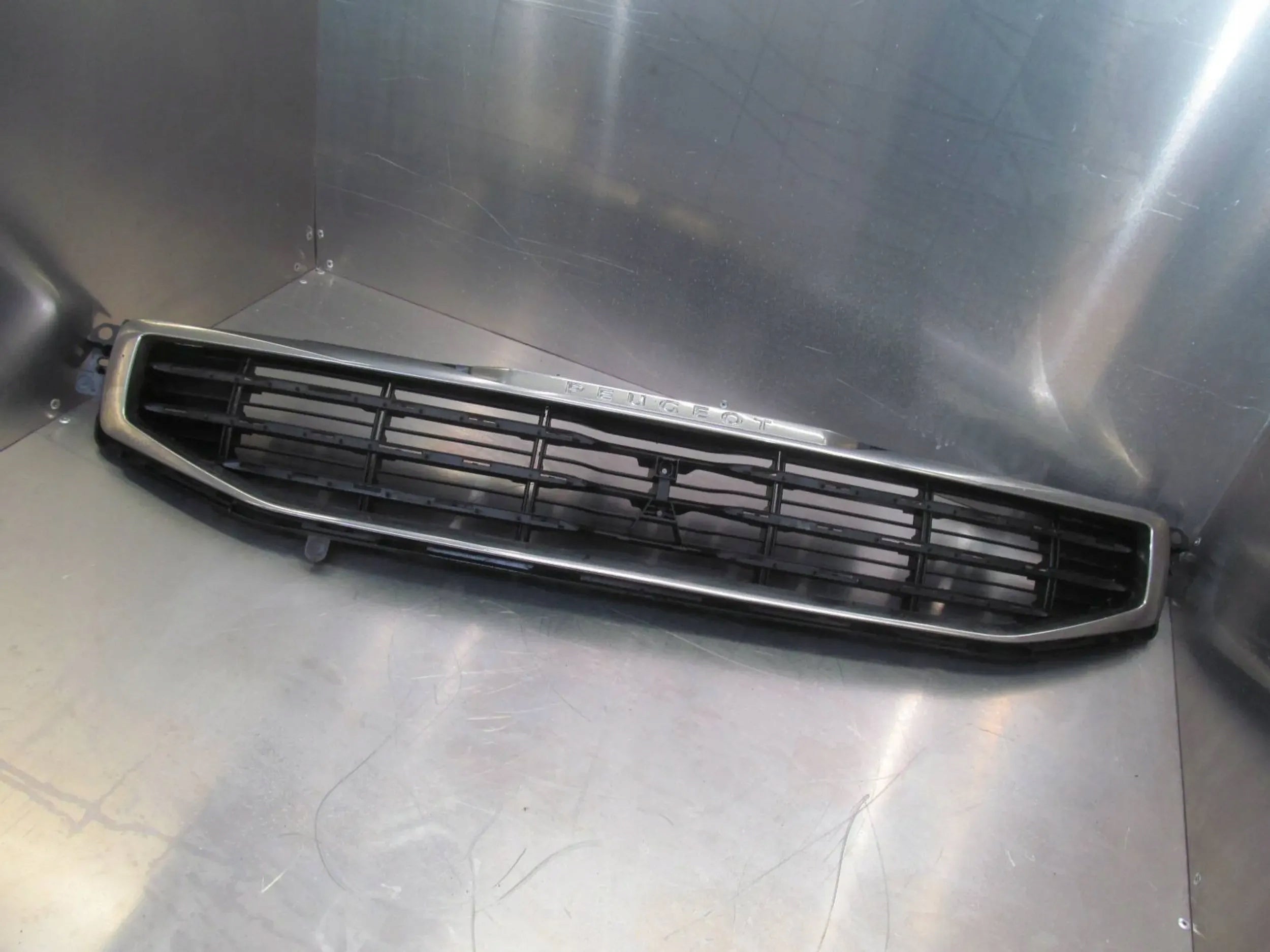 Kühlergrill Peugeot 404 PEUGEOT 508 FRONTGRILL 9807631077 Kühlergitter