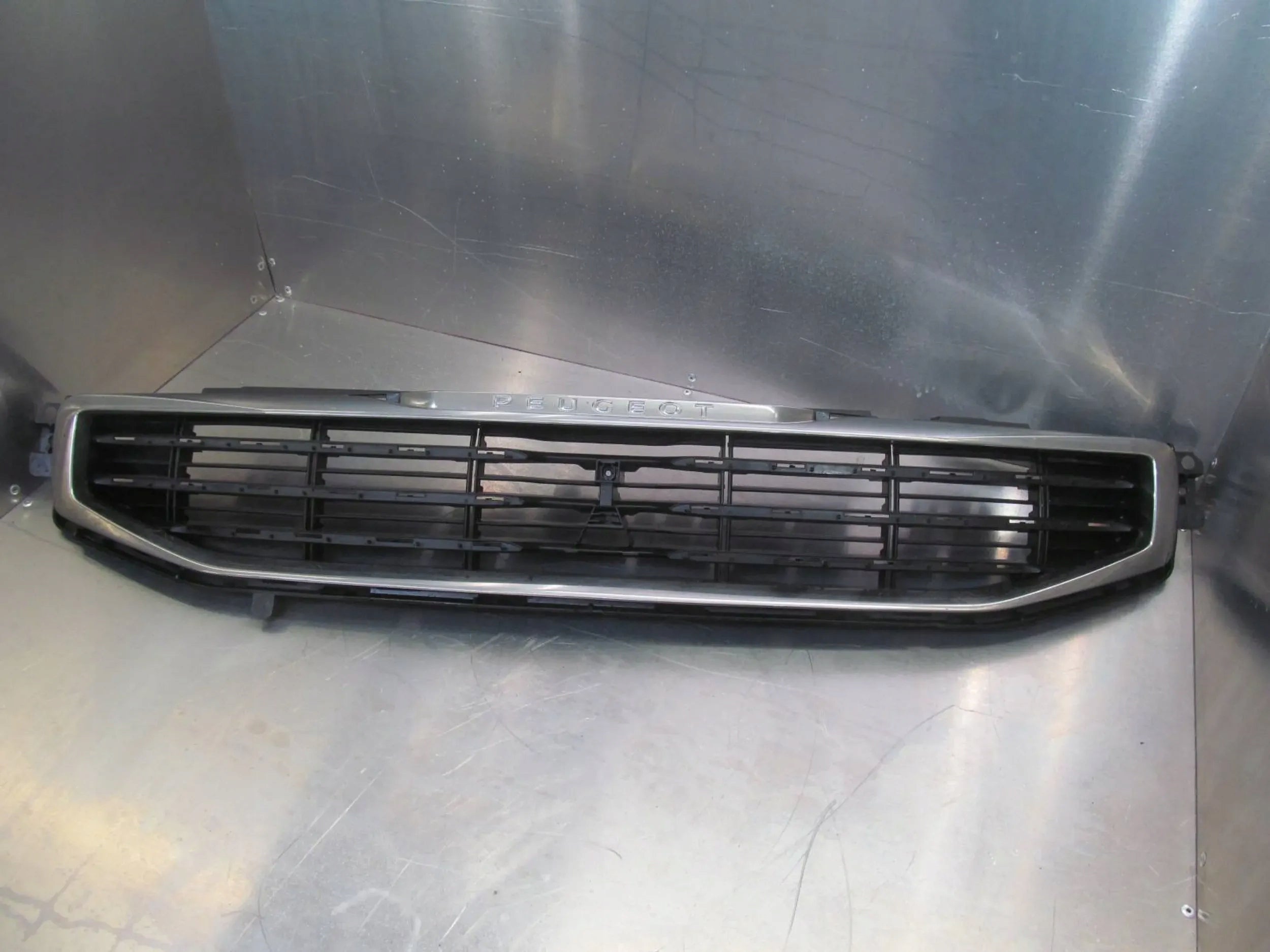 Kühlergrill Peugeot 404 PEUGEOT 508 FRONTGRILL 9807631077 Kühlergitter