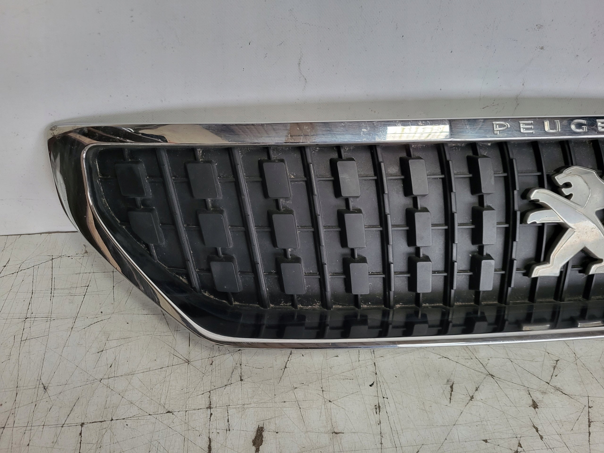 Peugeot PEUGEOT EXPERT II 104 EXPERT III TRAVELLER FRONTGRILL 9811710477