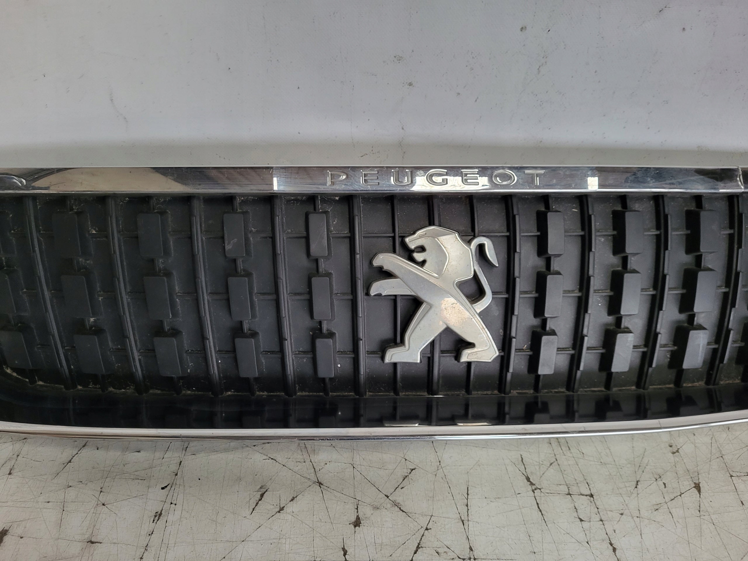 Peugeot PEUGEOT EXPERT II 104 EXPERT III TRAVELLER FRONTGRILL 9811710477