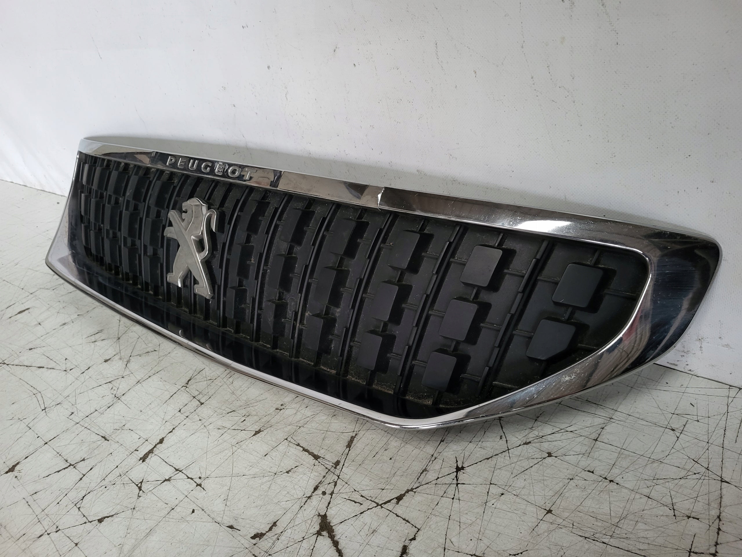 Peugeot PEUGEOT EXPERT II 104 EXPERT III TRAVELLER FRONTGRILL 9811710477