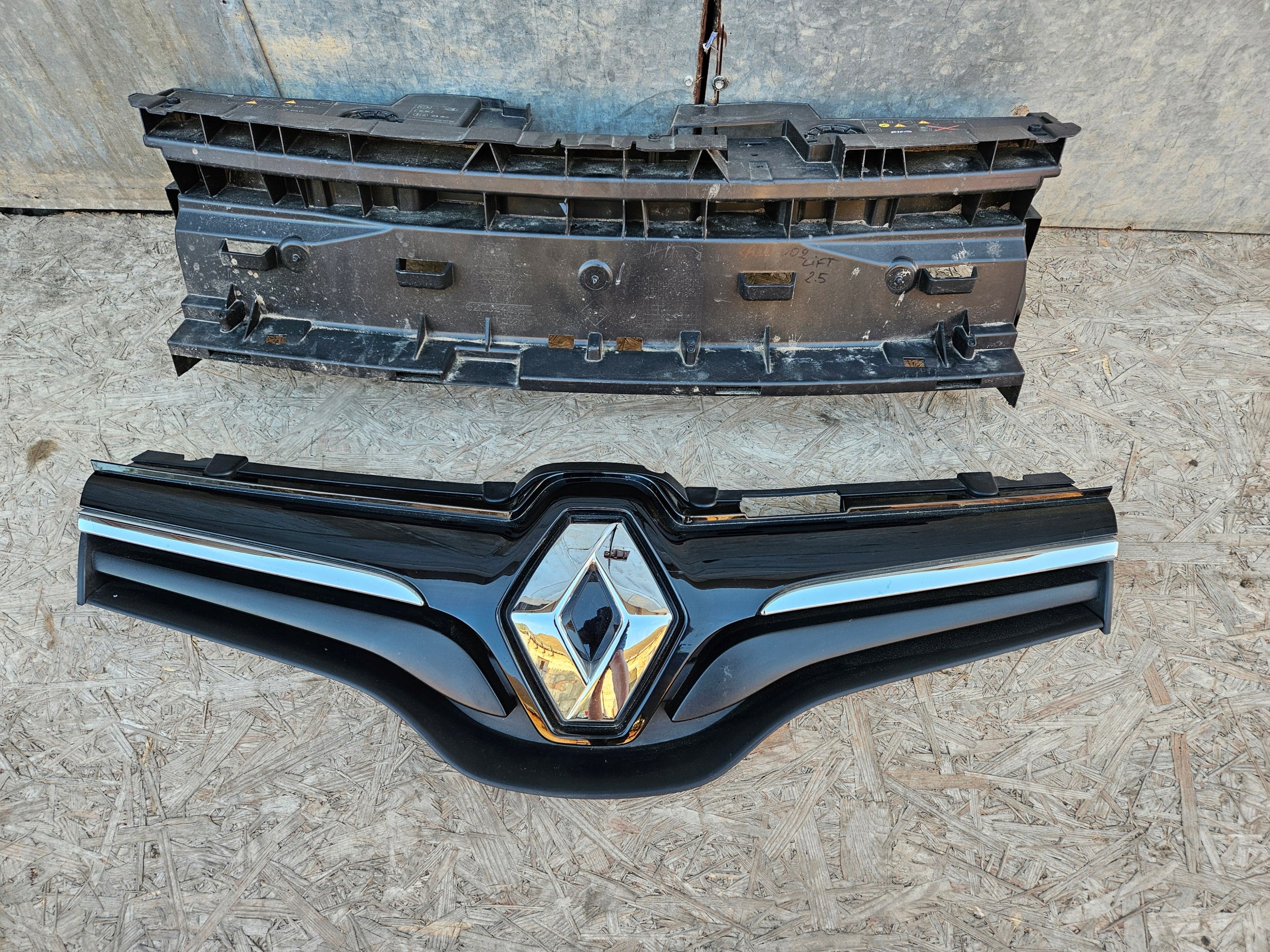 Kühlergrill Renault  FRONTGRILL 623101381R Kühlergitter