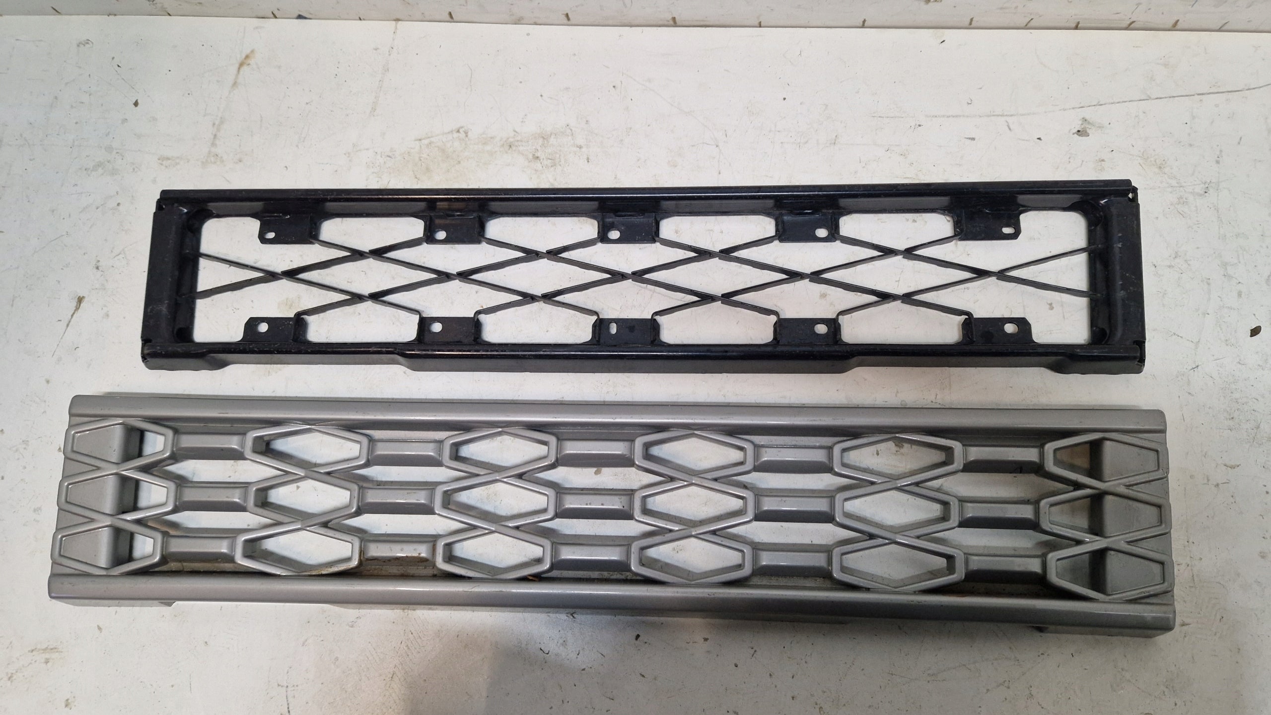 Kühlergrill Renault RANGE T FRONTGRILL Kühlergitter