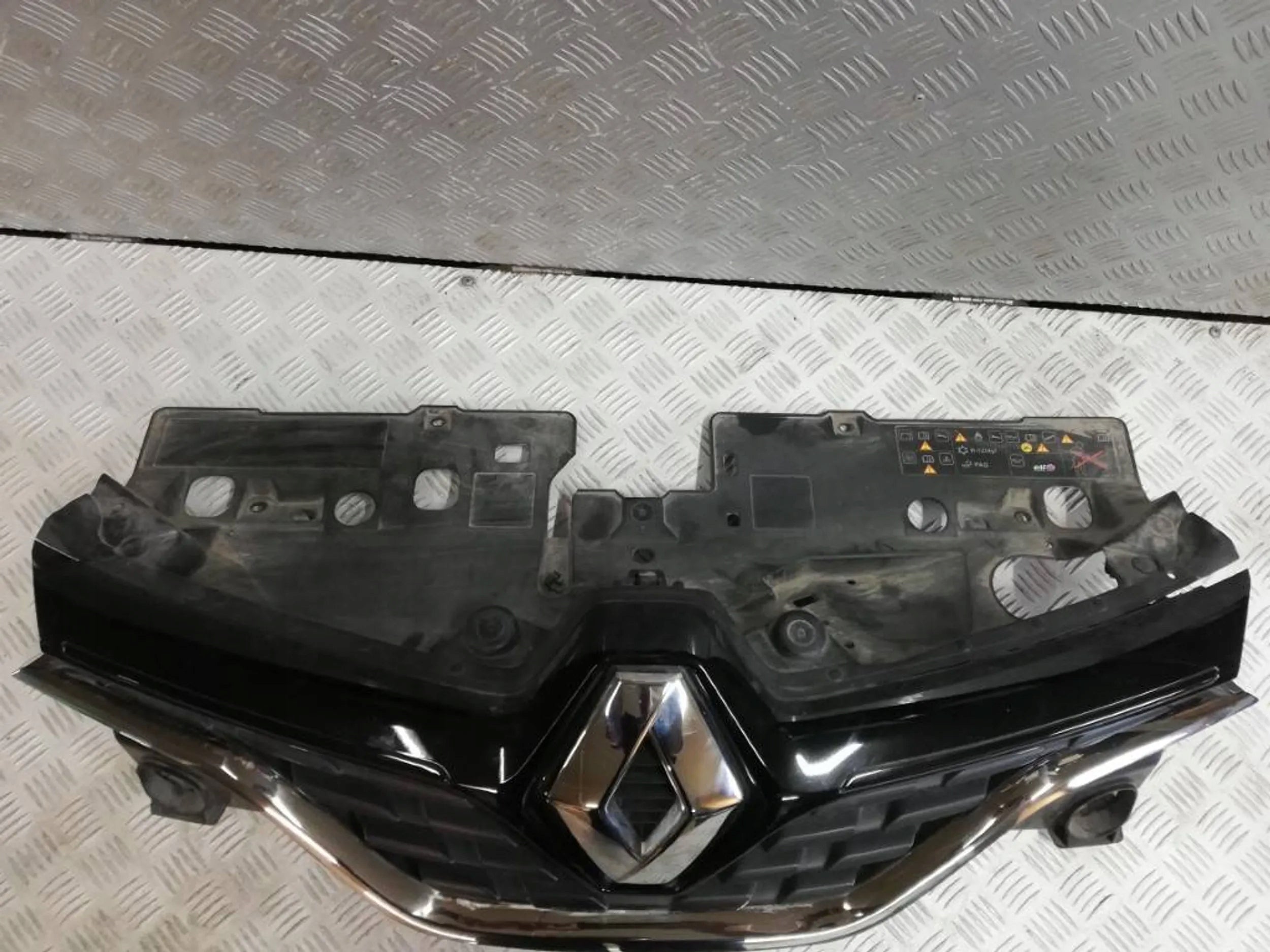 Kühlergrill Renault CAPTUR FRONTGRILL 620902271R Kühlergitter