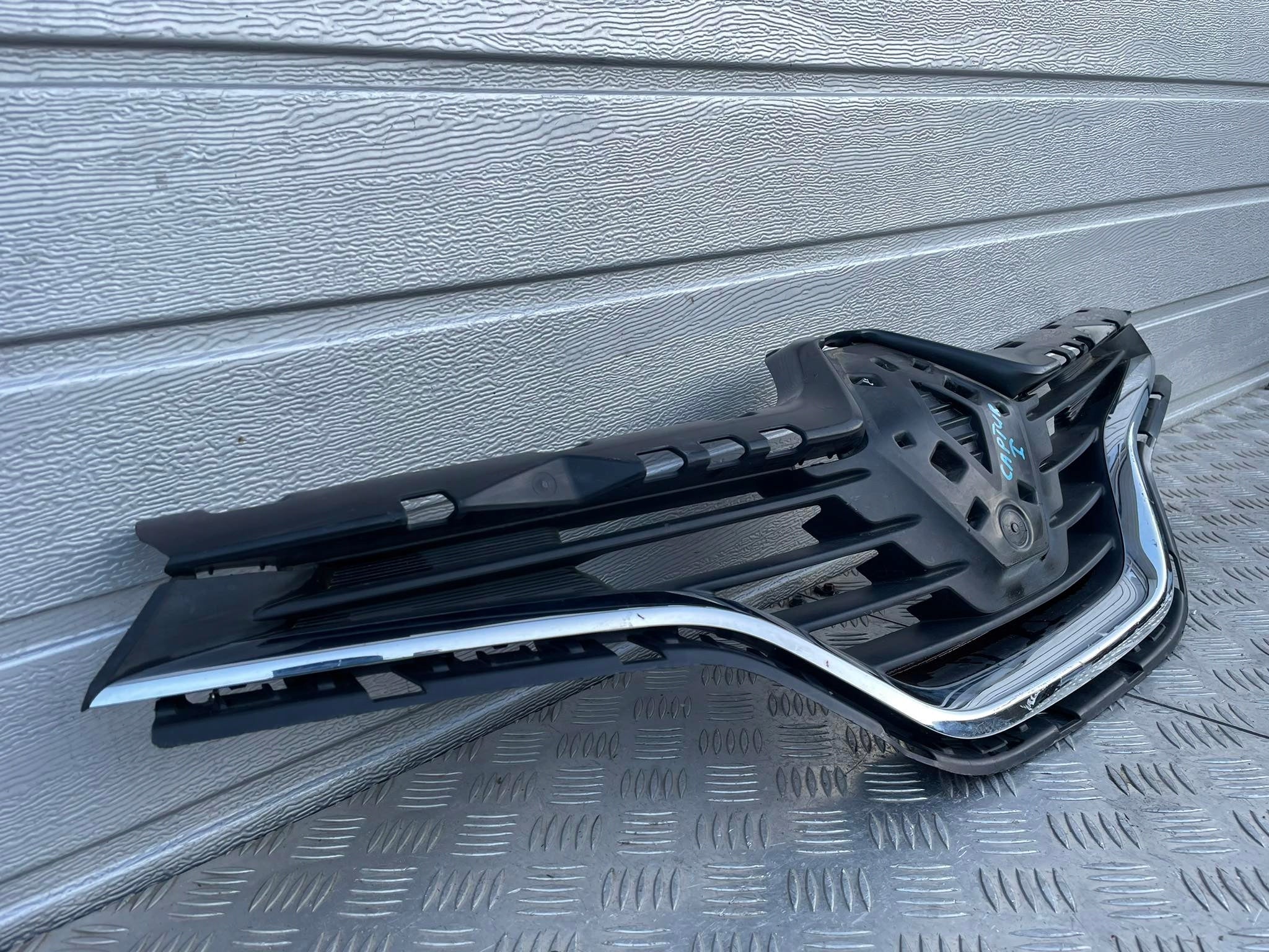 Kühlergrill Renault CAPTUR FRONTGRILL 623102335R Kühlergitter