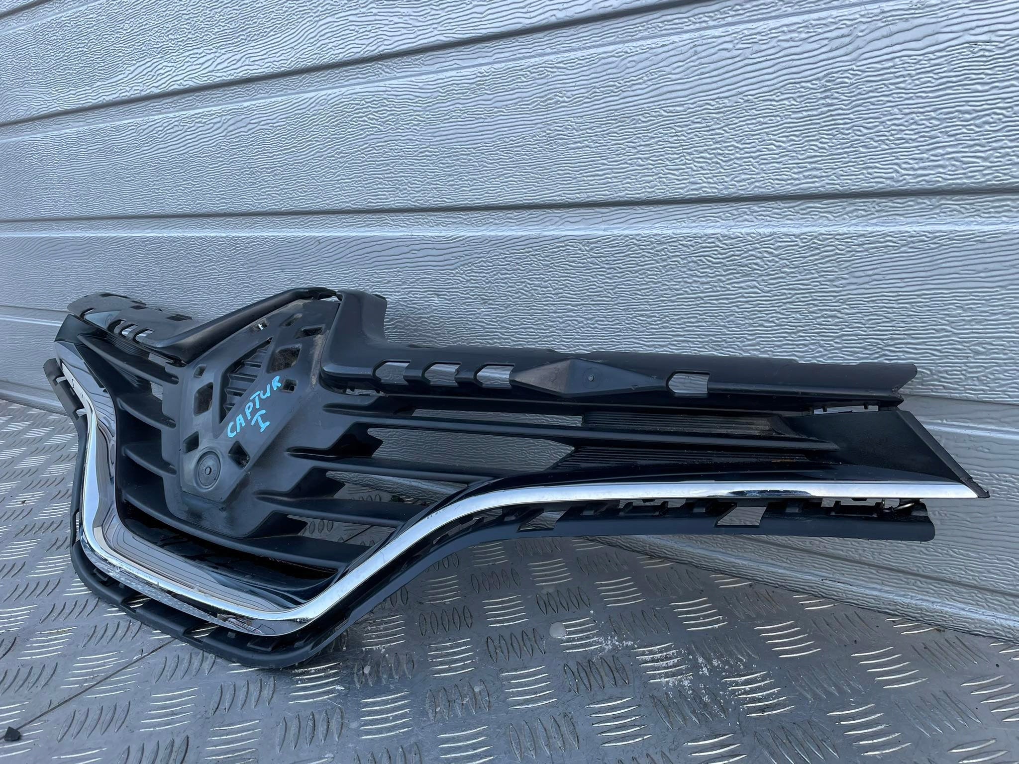 Kühlergrill Renault CAPTUR FRONTGRILL 623102335R Kühlergitter