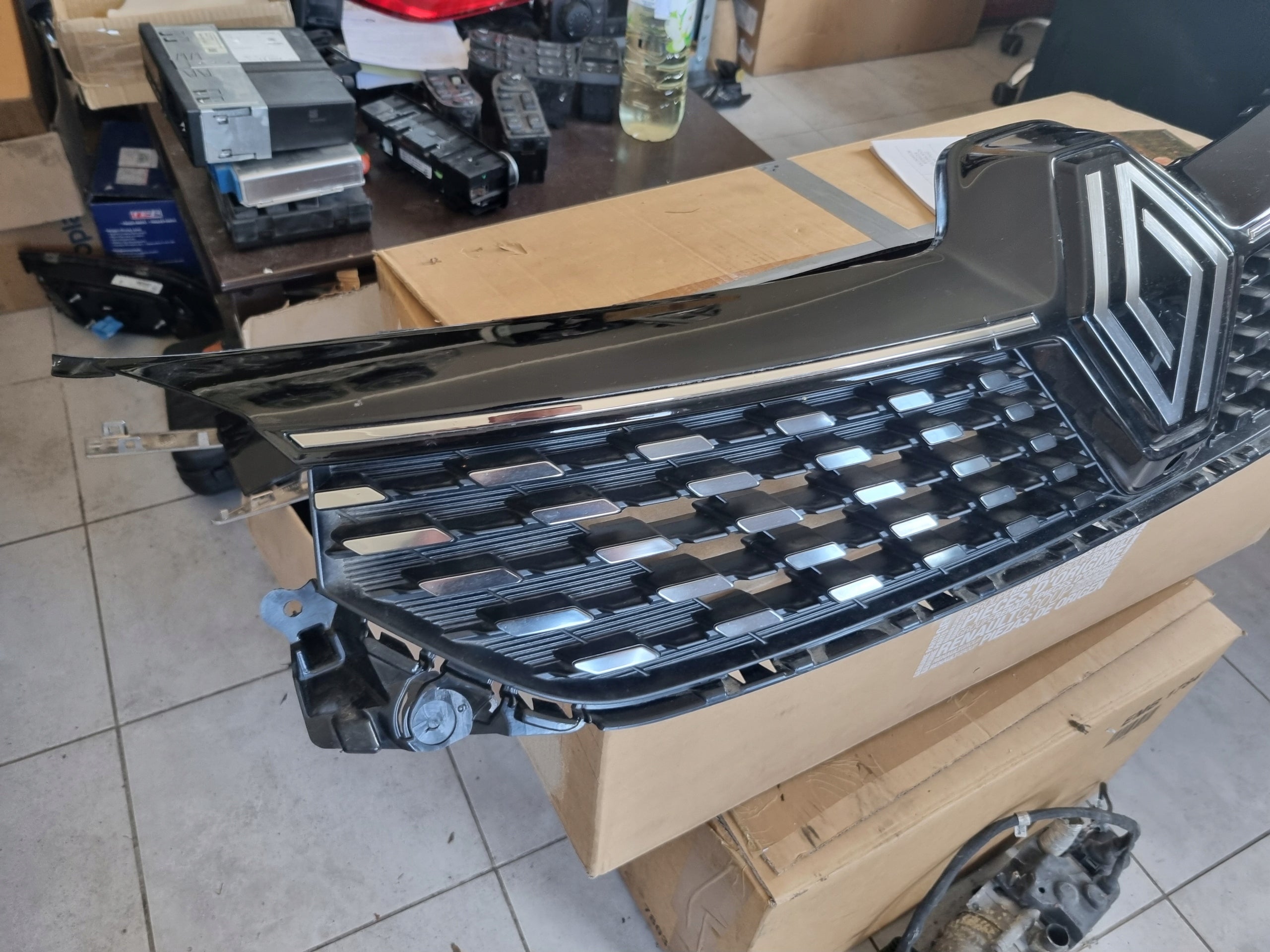 Kühlergrill Renault ALPINE CLIO V FRONTGRILL 623841043R Kühlergitter