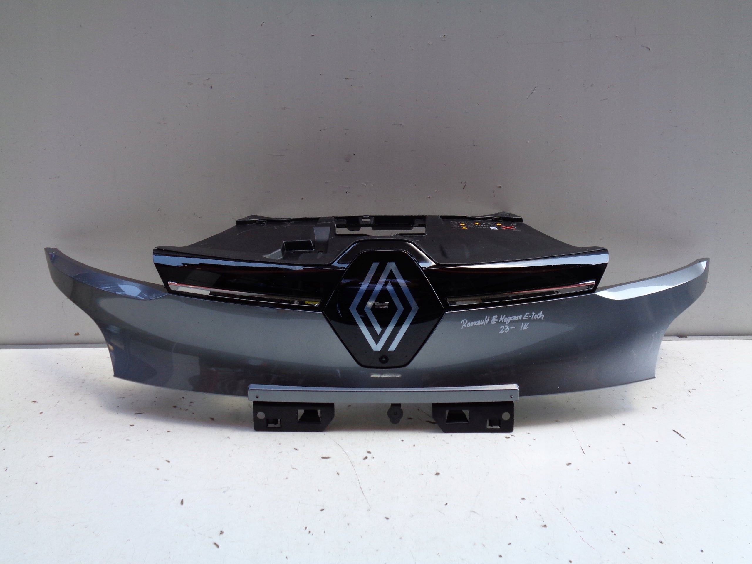 Kühlergrill Renault MEGANE V FRONTGRILL 620321520R Kühlergitter