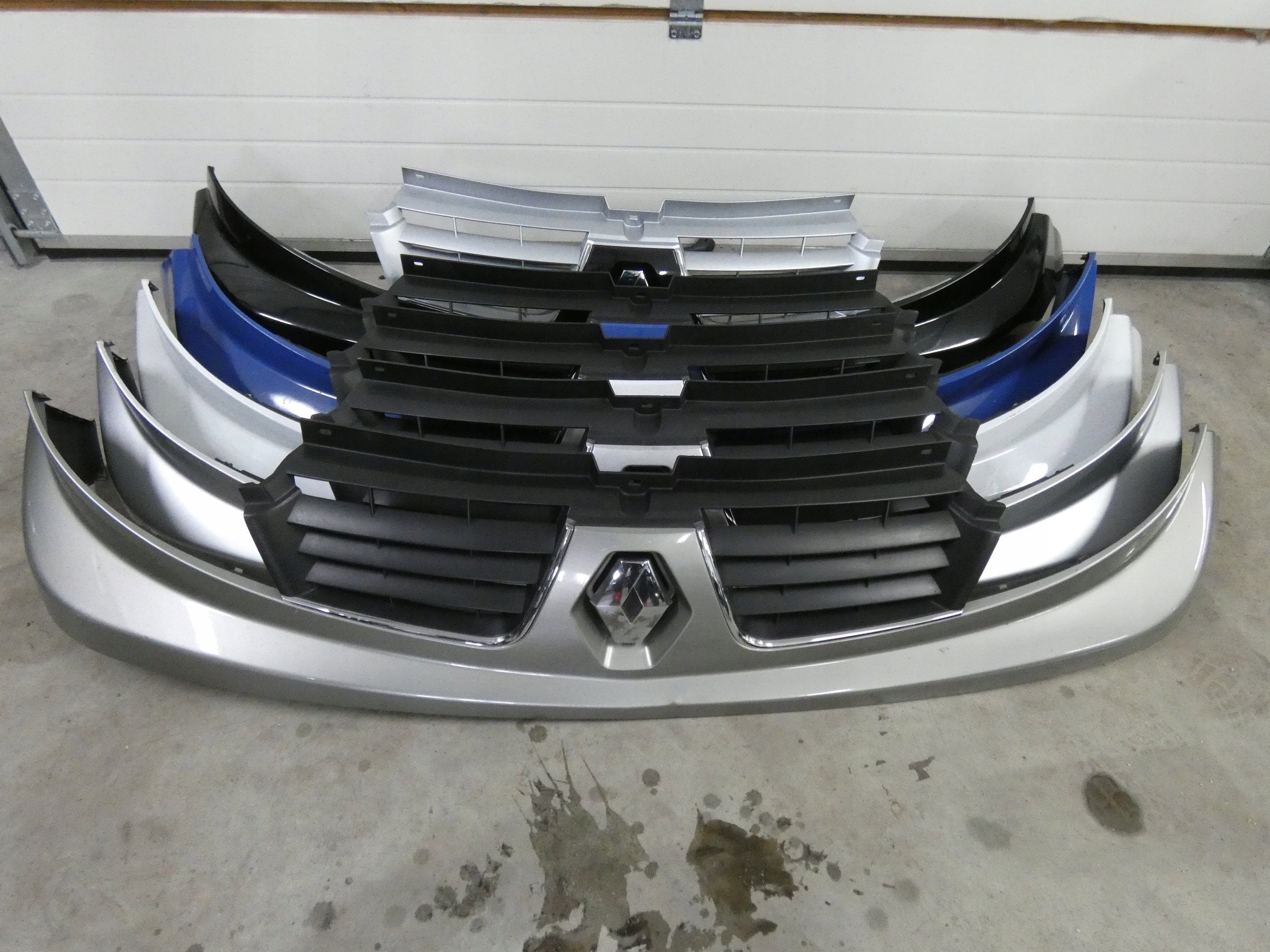 Kühlergrill Renault TRAFIC II 2 FRONTGRILL 623100251R Kühlergitter