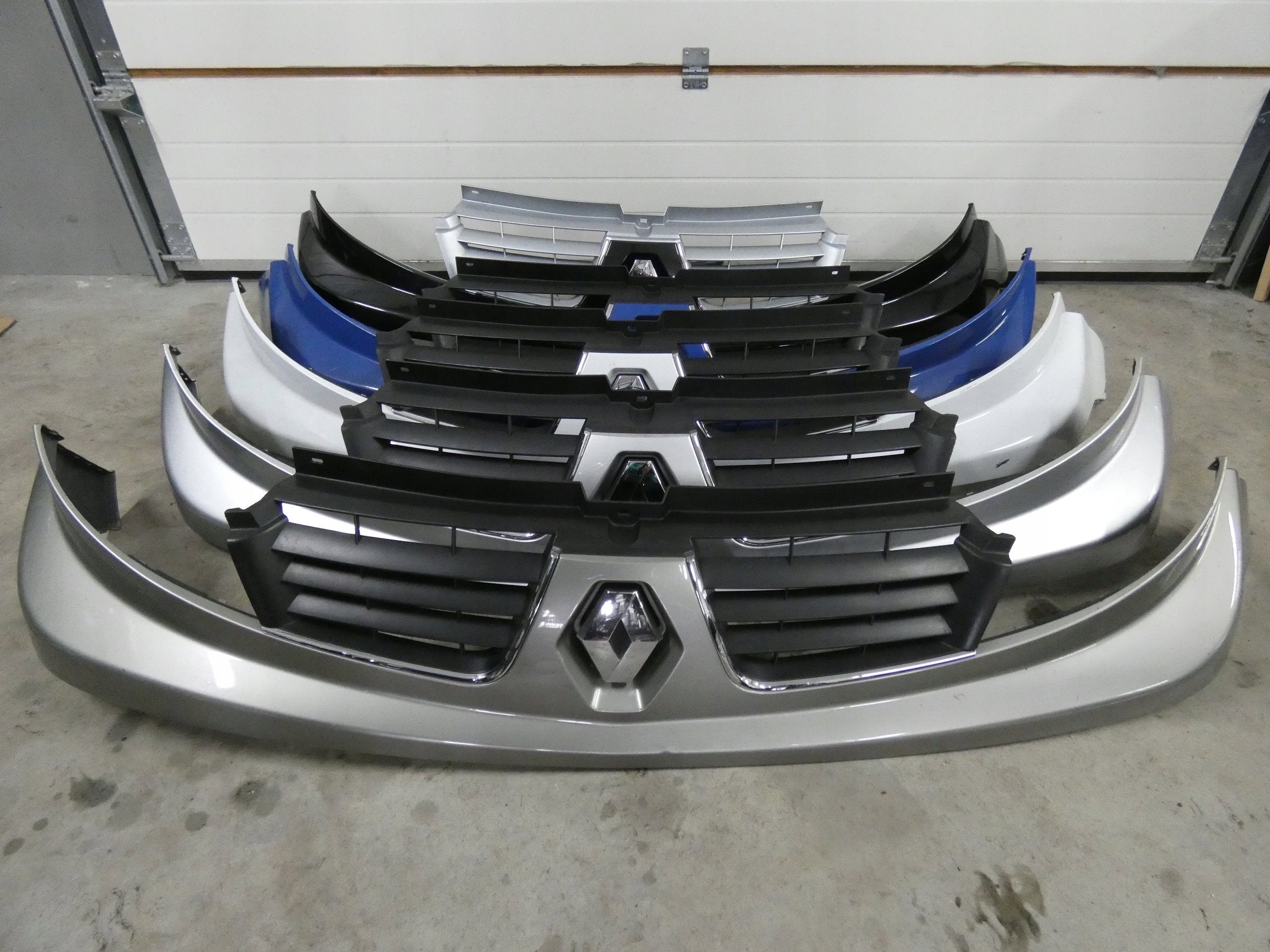 Kühlergrill Renault TRAFIC II 2 FRONTGRILL 623100251R Kühlergitter