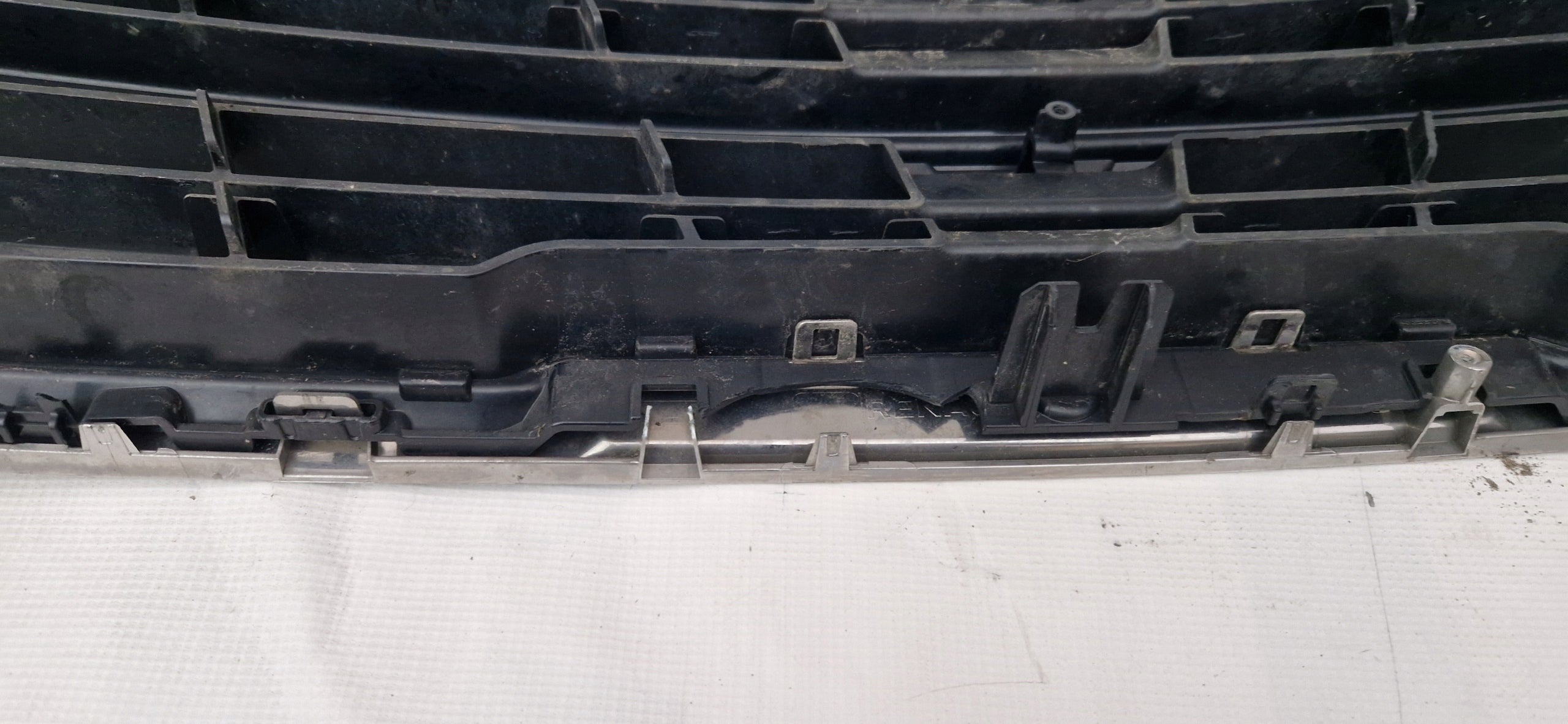 Kühlergrill Renault TRAFIC III FRONTGRILL 623103743R Kühlergitter