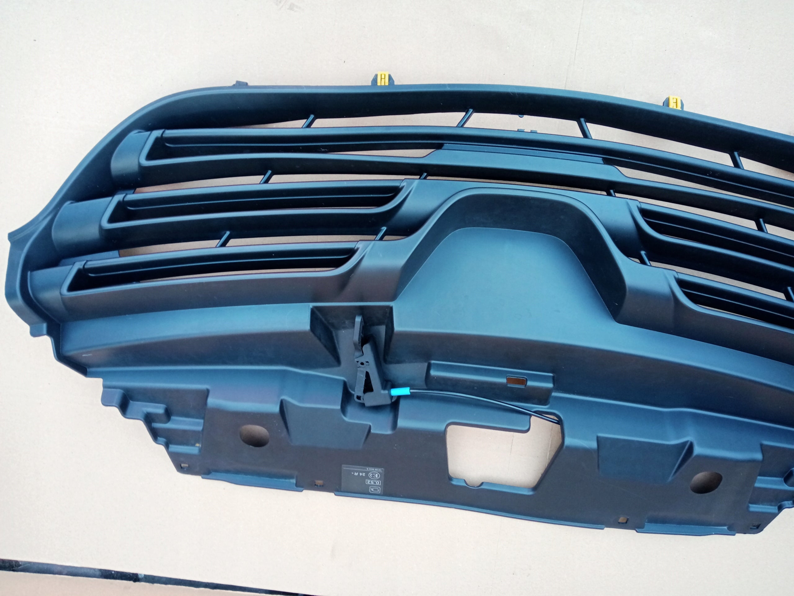 Kühlergrill Renault TRAFIC III FRONTGRILL 623108673R Kühlergitter