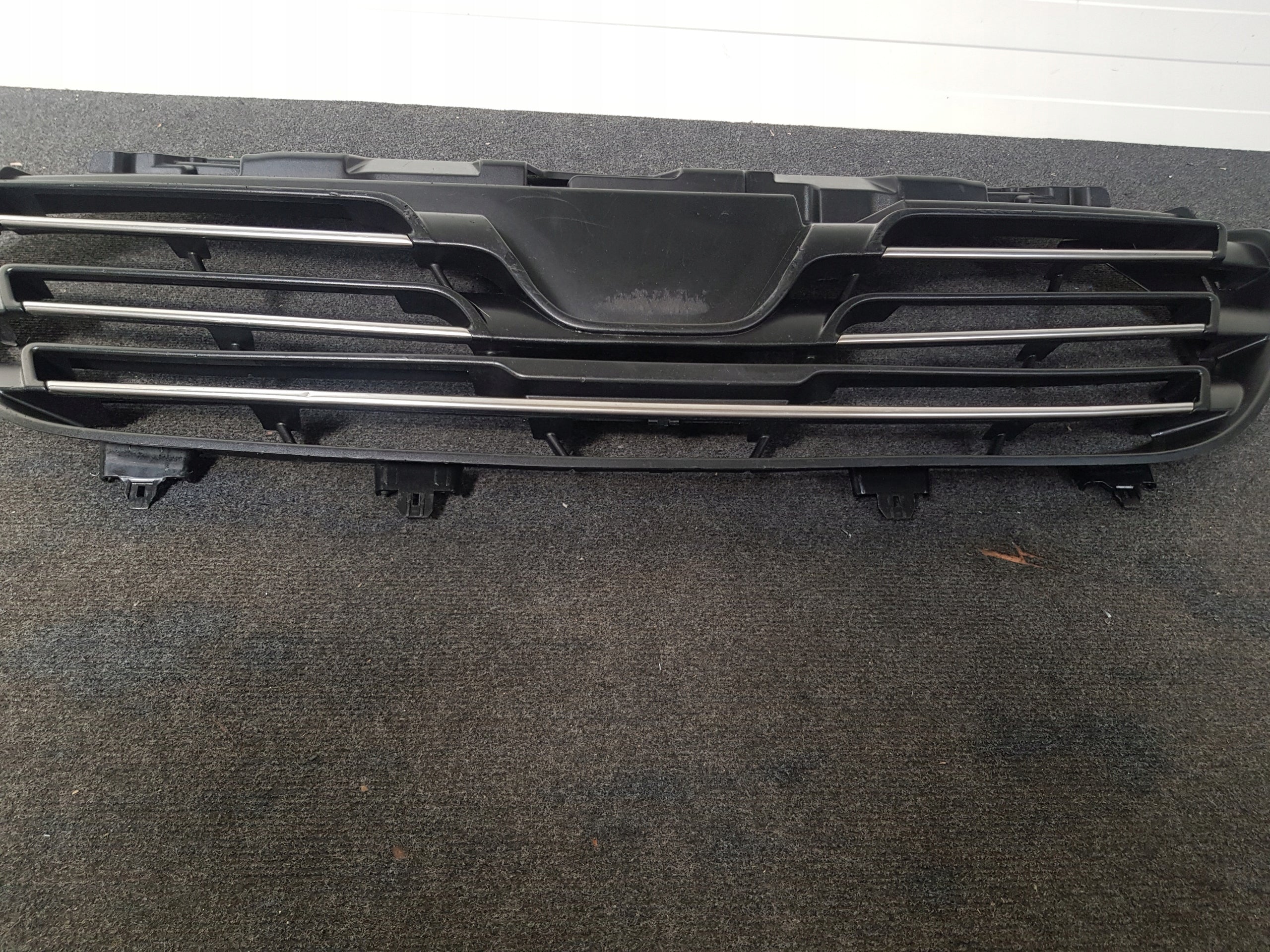 Kühlergrill Renault TRAFIC III FRONTGRILL 623108673R Kühlergitter