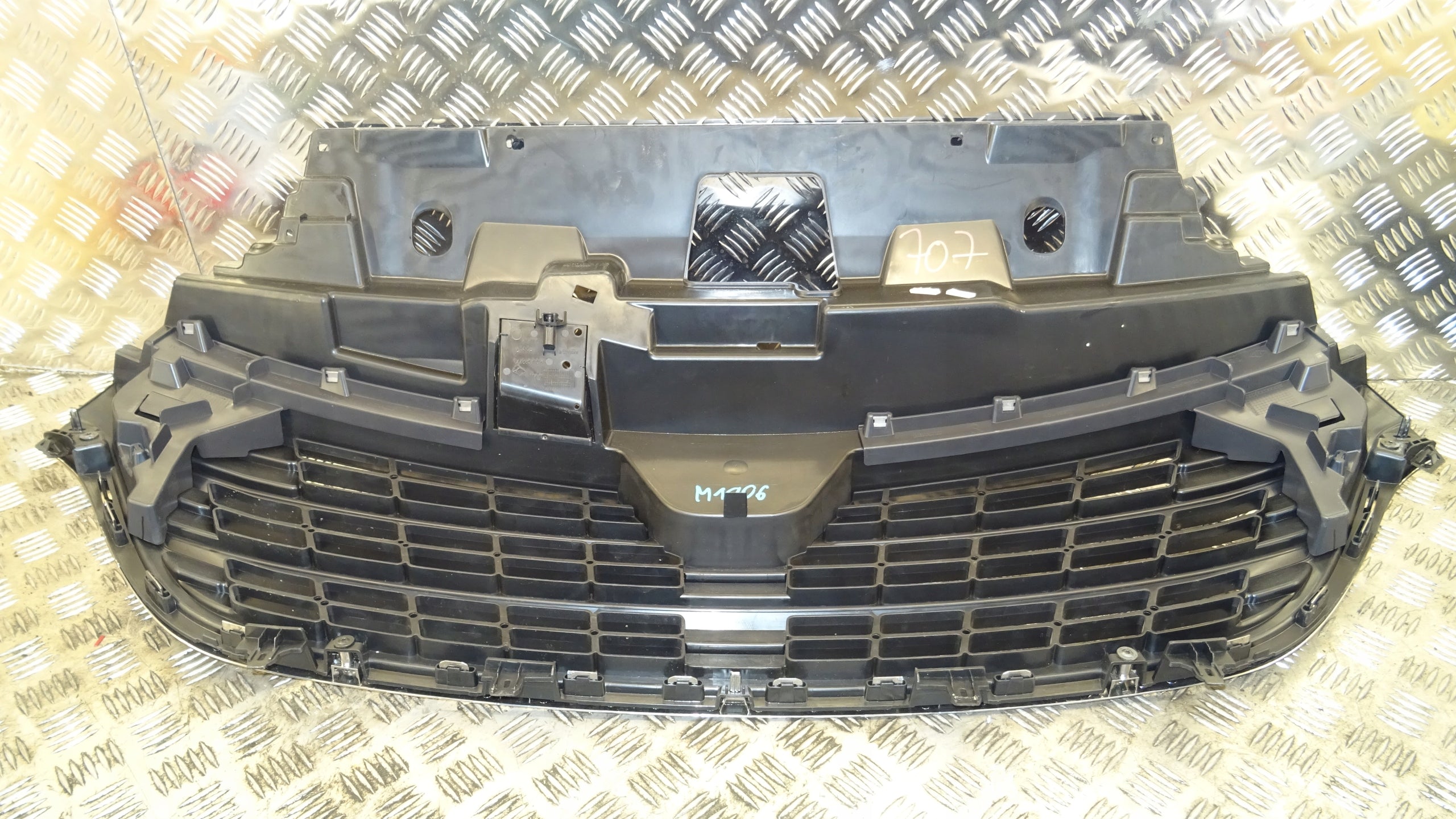 Kühlergrill Renault TRAFIC 3 III FRONTGRILL Kühlergitter