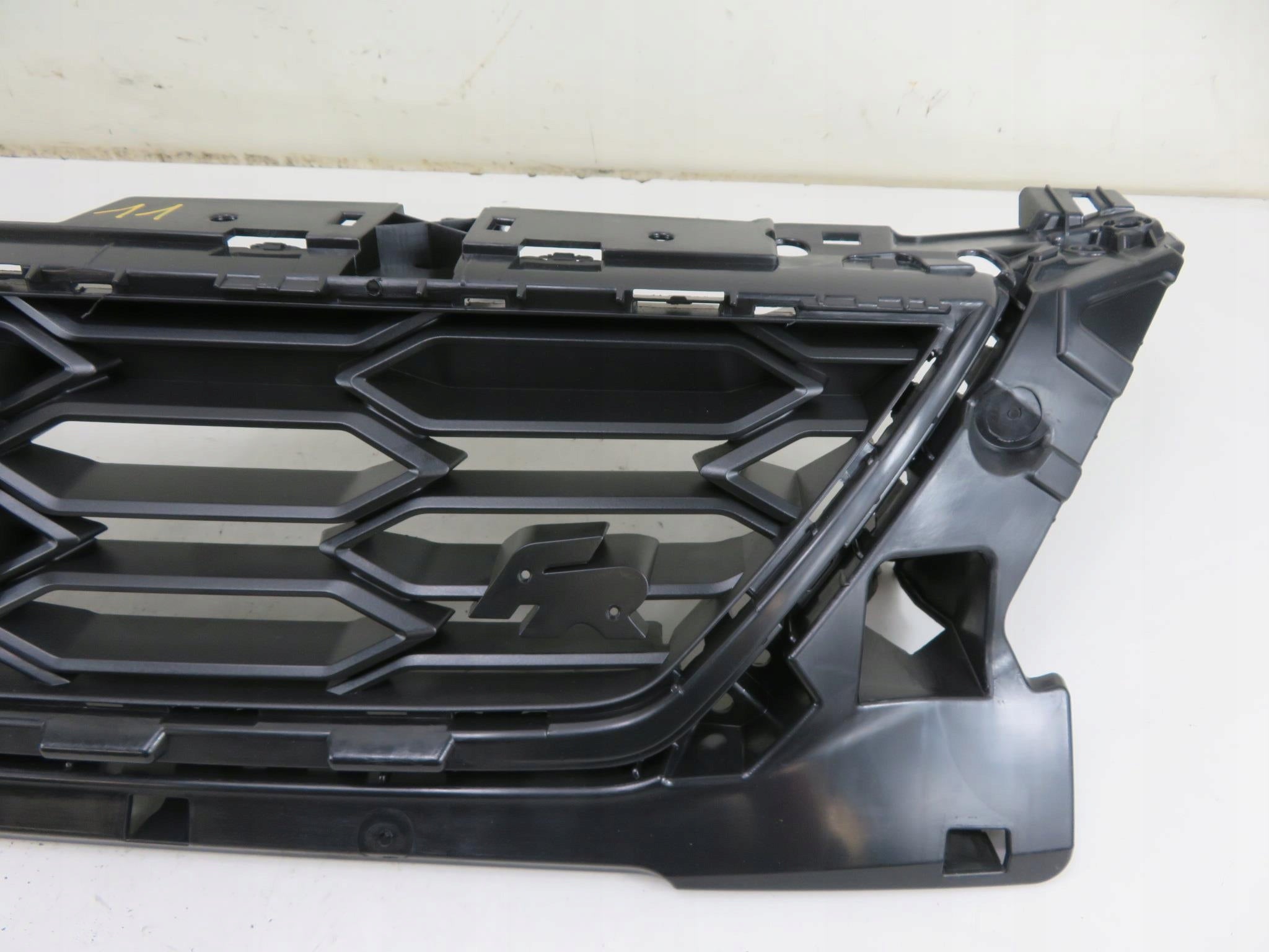 Kühlergrill SEAT  FRONTGRILL 5F0853654J Kühlergitter