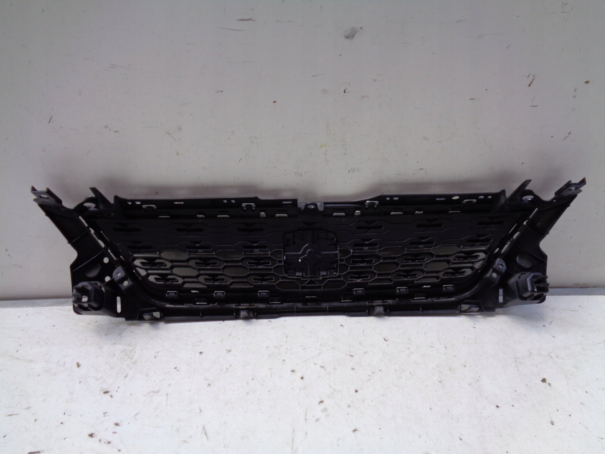 Kühlergrill SEAT  FRONTGRILL 6F0853654D Kühlergitter