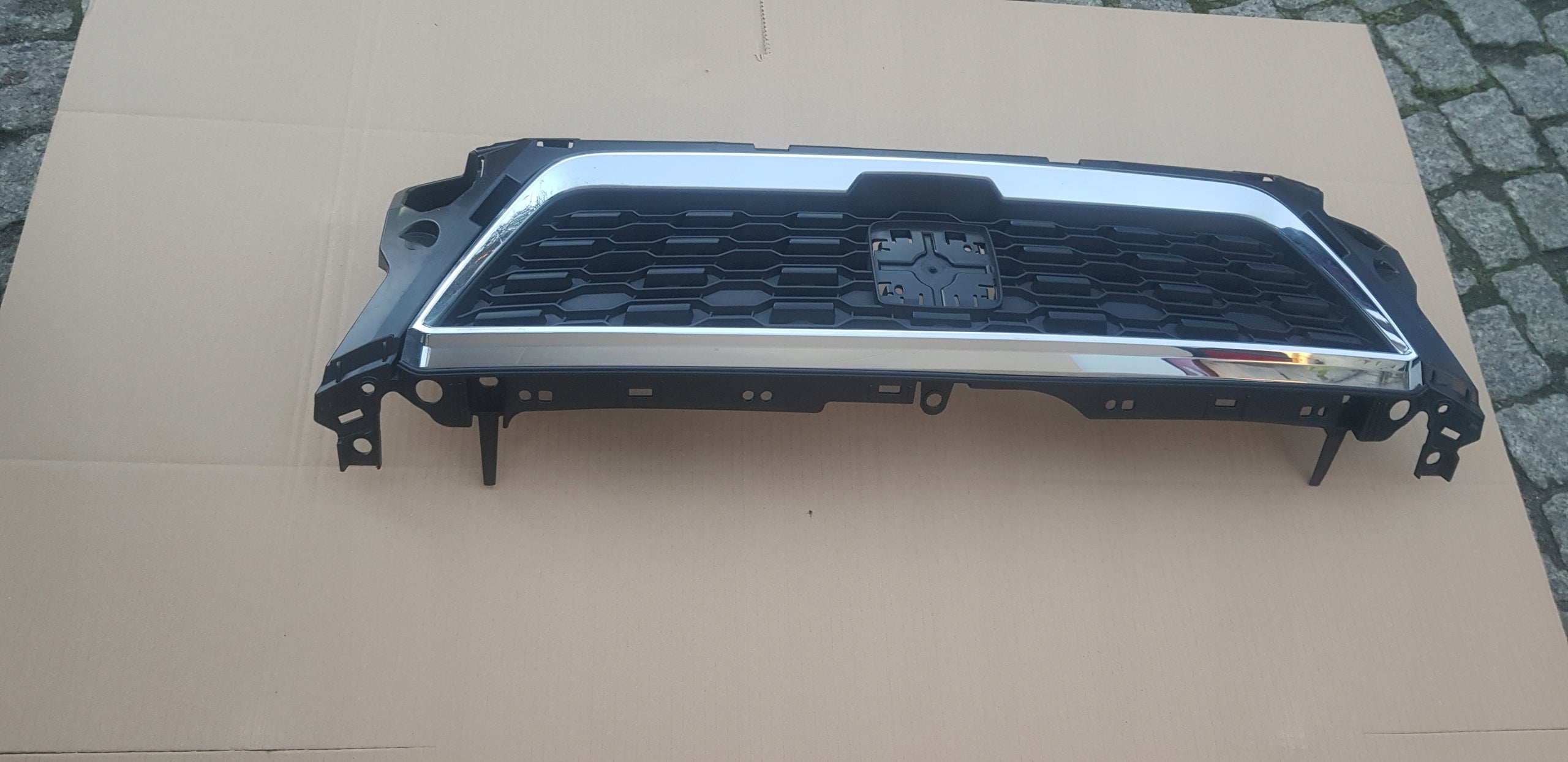 Kühlergrill SEAT  FRONTGRILL 6F0853654D Kühlergitter